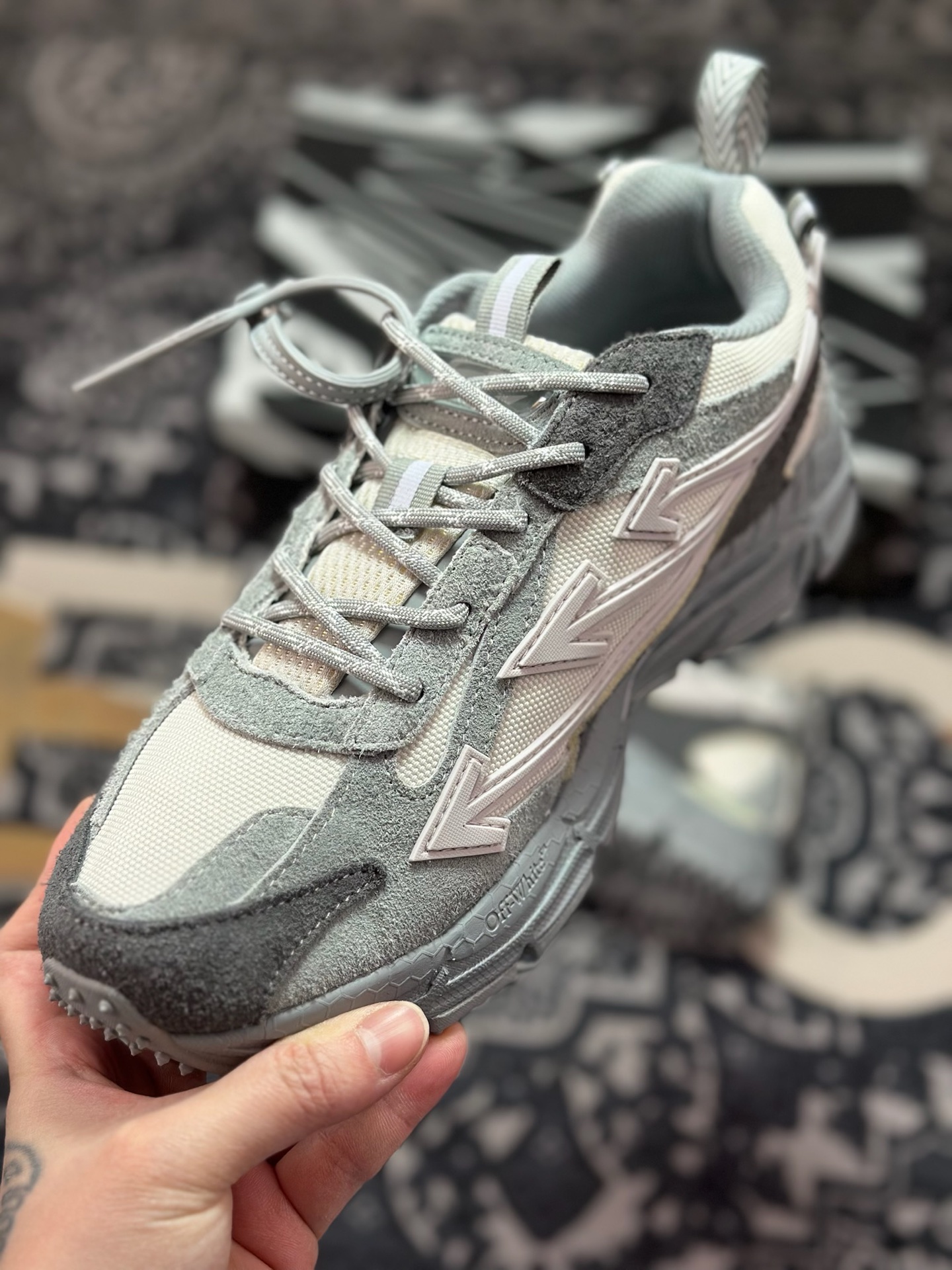 原装级别 Off-White 2025年OW最新款跑鞋 原装级别 Off-White 2025年OW最新款跑鞋