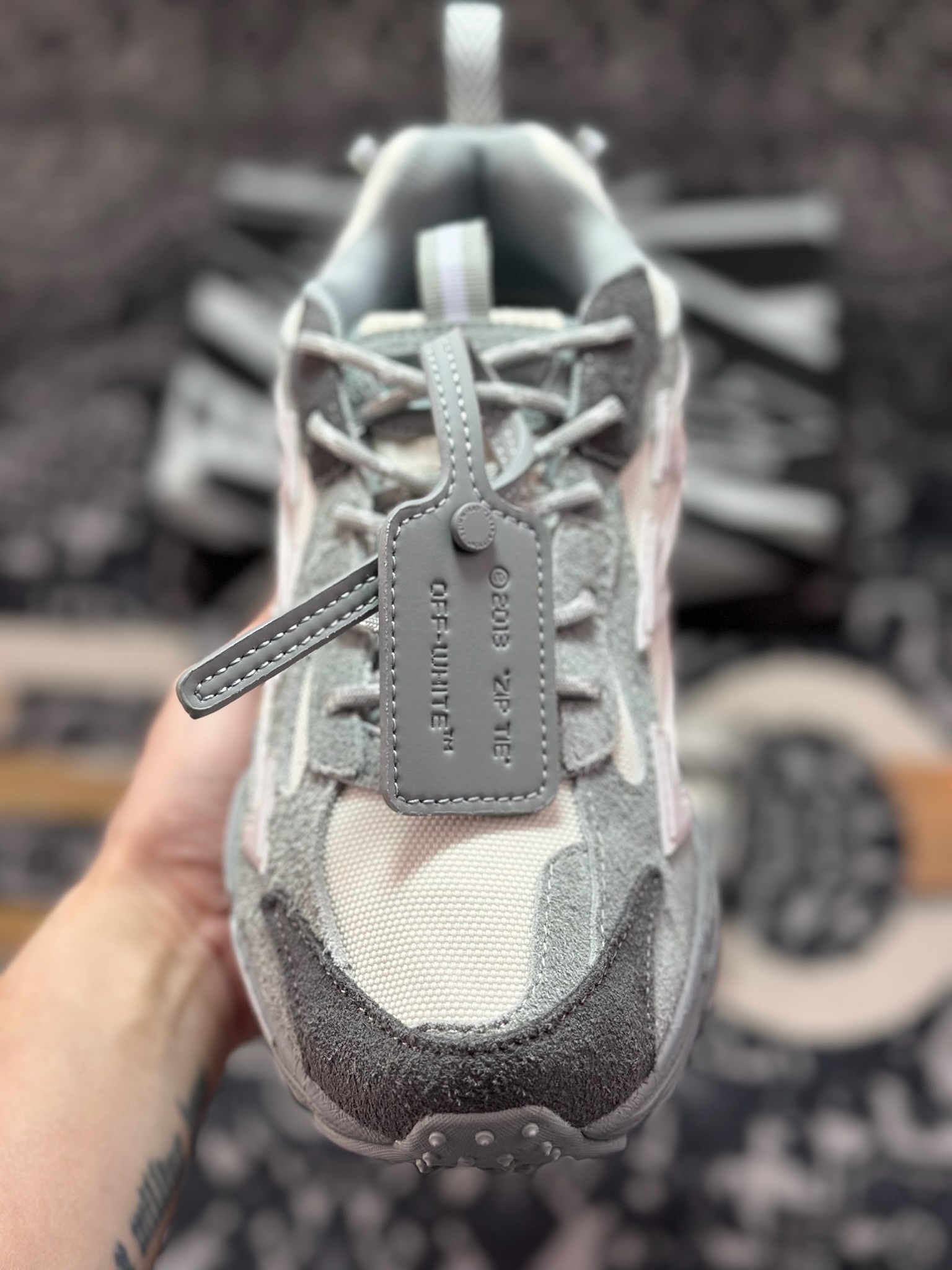 原装级别 Off-White 2025年OW最新款跑鞋 原装级别 Off-White 2025年OW最新款跑鞋
