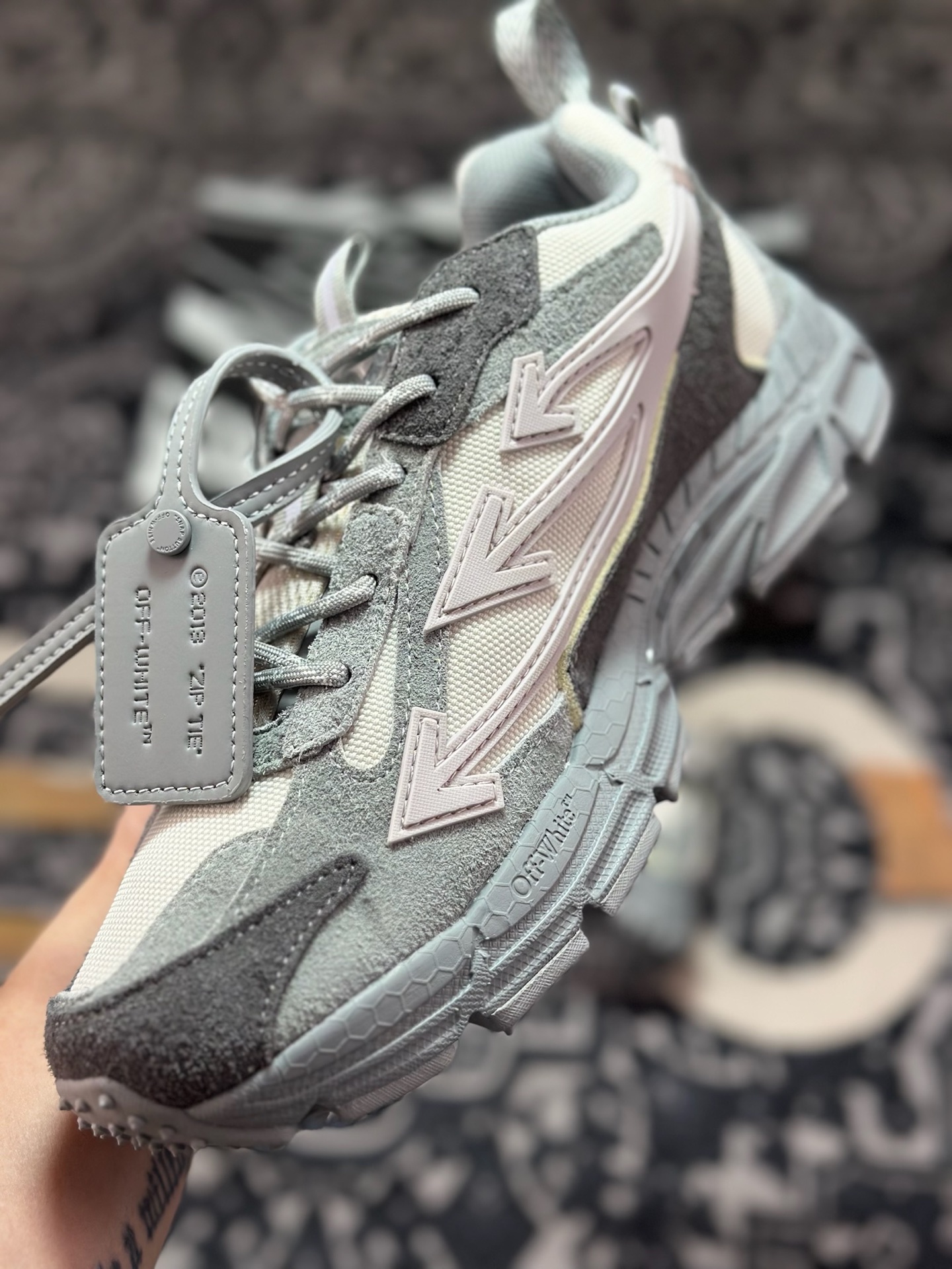原装级别 Off-White 2025年OW最新款跑鞋 原装级别 Off-White 2025年OW最新款跑鞋