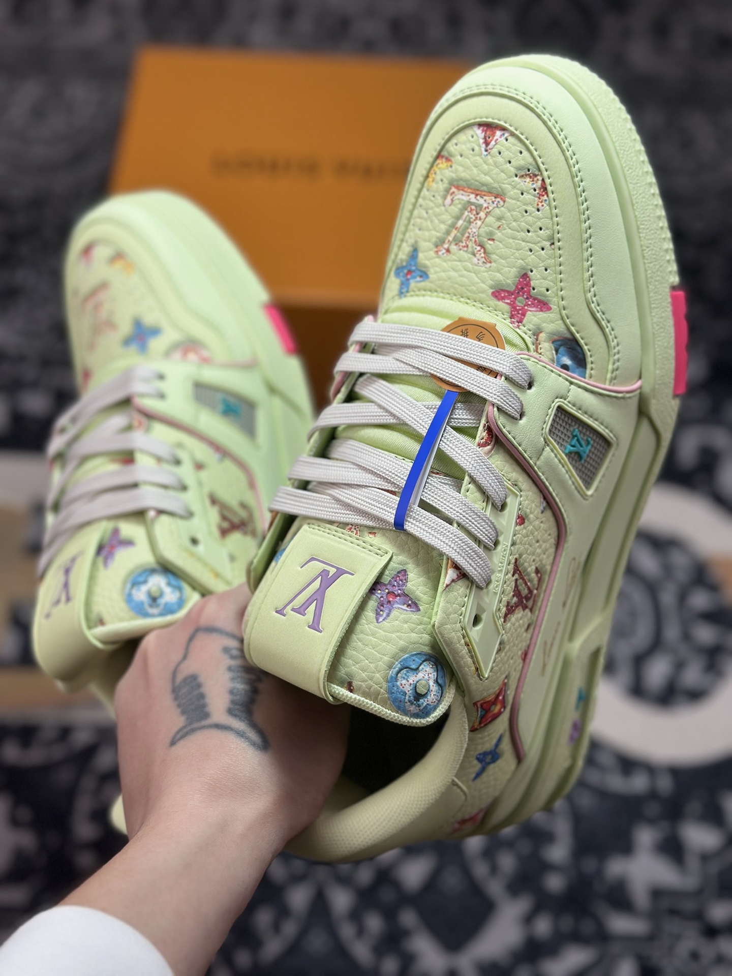 原装级别 LV Trainer系列高奢运动鞋-Top High Quatity Cheap Sneakers Fashion Clothing Clothes Bags handbags Shoes of all Brand wholesale With The best Quality And Beautiful Price from China Factory Chinese suppliers wholesaler seller 原装级别 LV Trainer系列高奢运动鞋