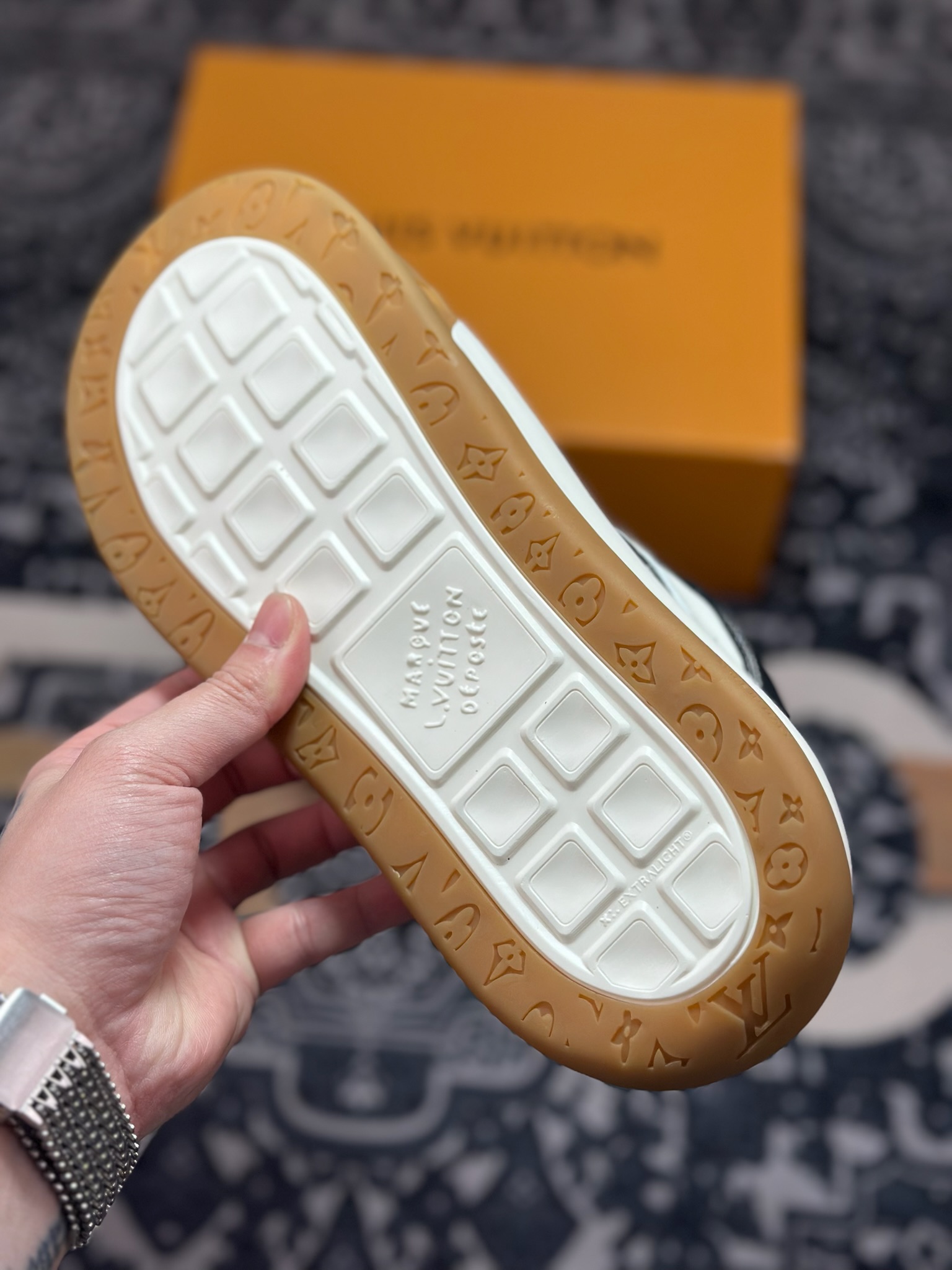 优选 原装级别 广奢高端货--唯一正确版本 LOUIS VUITTON Tilted 系列|2026 早春全新上架 LV 路易威登 Tilted Low Sneakers 倾斜系列低帮复古休闲运动板鞋 男鞋-Top High Quatity Cheap Sneakers Fashion Clothing Clothes Bags handbags Shoes of all Brand wholesale With The best Quality And Beautiful Price from China Factory Chinese suppliers wholesaler seller 优选 原装级别 广奢高端货--唯一正确版本 LOUIS VUITTON Tilted 系列|2026 早春全新上架 LV 路易威登 Tilted Low Sneakers 倾斜系列低帮复古休闲运动板鞋 男鞋