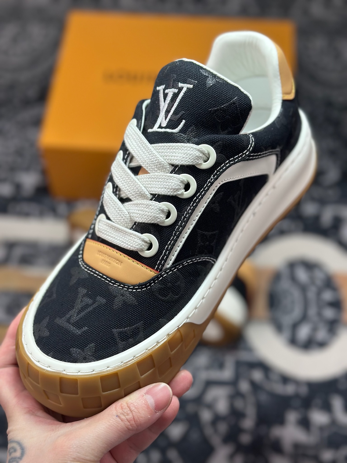 优选 原装级别 广奢高端货--唯一正确版本 LOUIS VUITTON Tilted 系列|2026 早春全新上架 LV 路易威登 Tilted Low Sneakers 倾斜系列低帮复古休闲运动板鞋 男鞋-Top High Quatity Cheap Sneakers Fashion Clothing Clothes Bags handbags Shoes of all Brand wholesale With The best Quality And Beautiful Price from China Factory Chinese suppliers wholesaler seller 优选 原装级别 广奢高端货--唯一正确版本 LOUIS VUITTON Tilted 系列|2026 早春全新上架 LV 路易威登 Tilted Low Sneakers 倾斜系列低帮复古休闲运动板鞋 男鞋