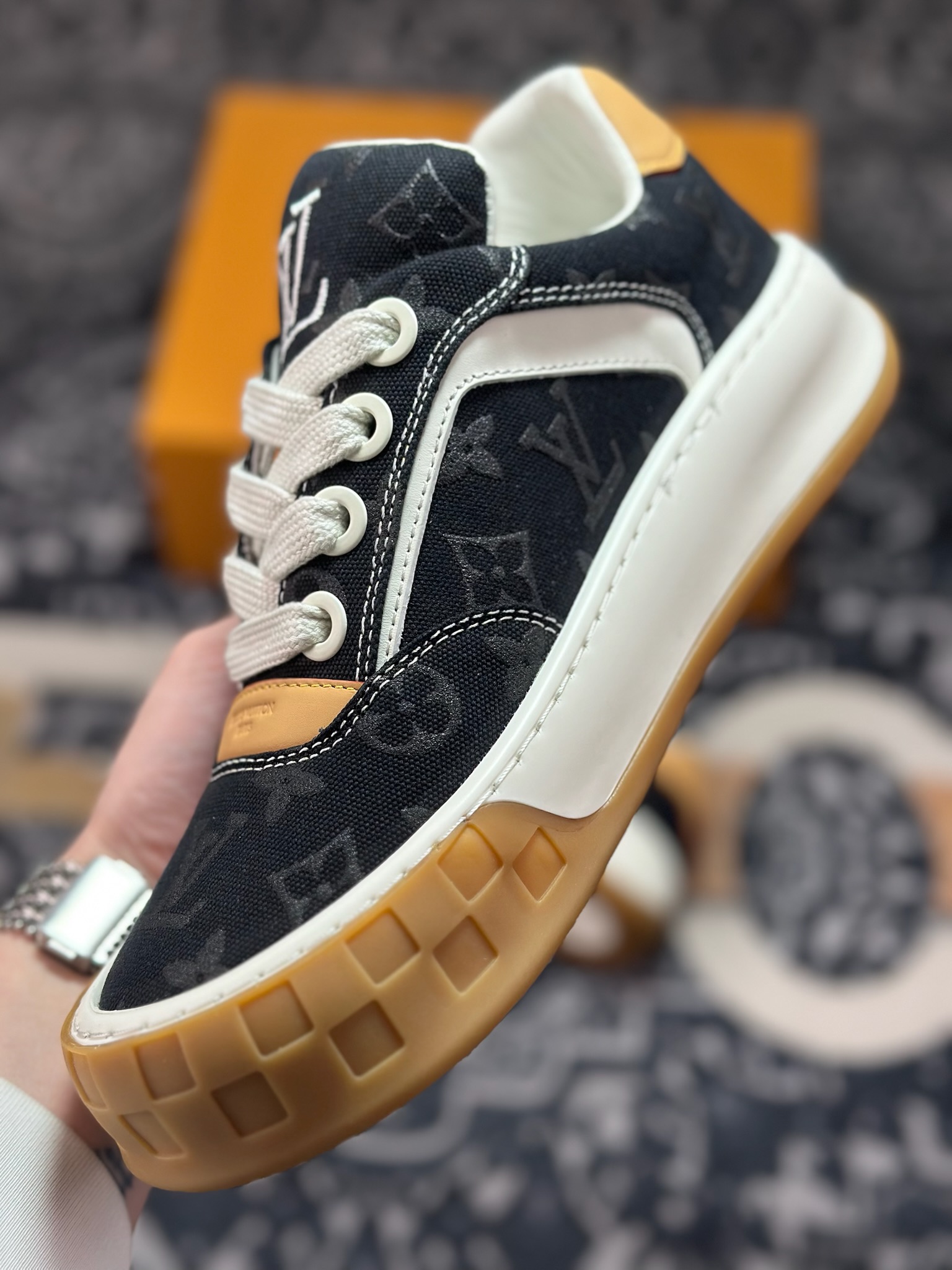优选 原装级别 广奢高端货--唯一正确版本 LOUIS VUITTON Tilted 系列|2026 早春全新上架 LV 路易威登 Tilted Low Sneakers 倾斜系列低帮复古休闲运动板鞋 男鞋-Top High Quatity Cheap Sneakers Fashion Clothing Clothes Bags handbags Shoes of all Brand wholesale With The best Quality And Beautiful Price from China Factory Chinese suppliers wholesaler seller 优选 原装级别 广奢高端货--唯一正确版本 LOUIS VUITTON Tilted 系列|2026 早春全新上架 LV 路易威登 Tilted Low Sneakers 倾斜系列低帮复古休闲运动板鞋 男鞋
