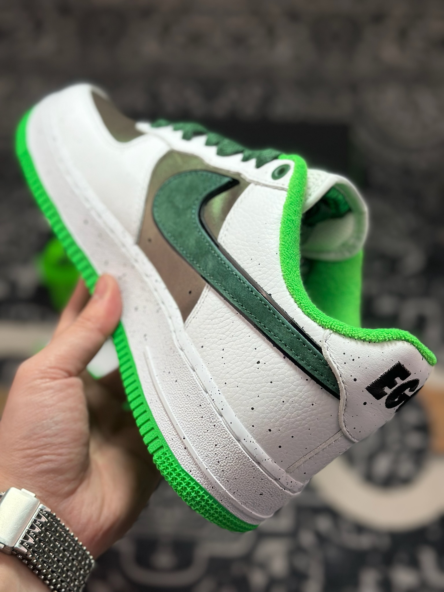 优选 原装级别 Nike x DOAF Air Force 1 Egg or Duck 白绿色 IU7613-100-Top High Quatity Cheap Sneakers Fashion Clothing Clothes Bags handbags Shoes of all Brand wholesale With The best Quality And Beautiful Price from China Factory Chinese suppliers wholesaler seller 优选 原装级别 Nike x DOAF Air Force 1 Egg or Duck 白绿色 IU7613-100