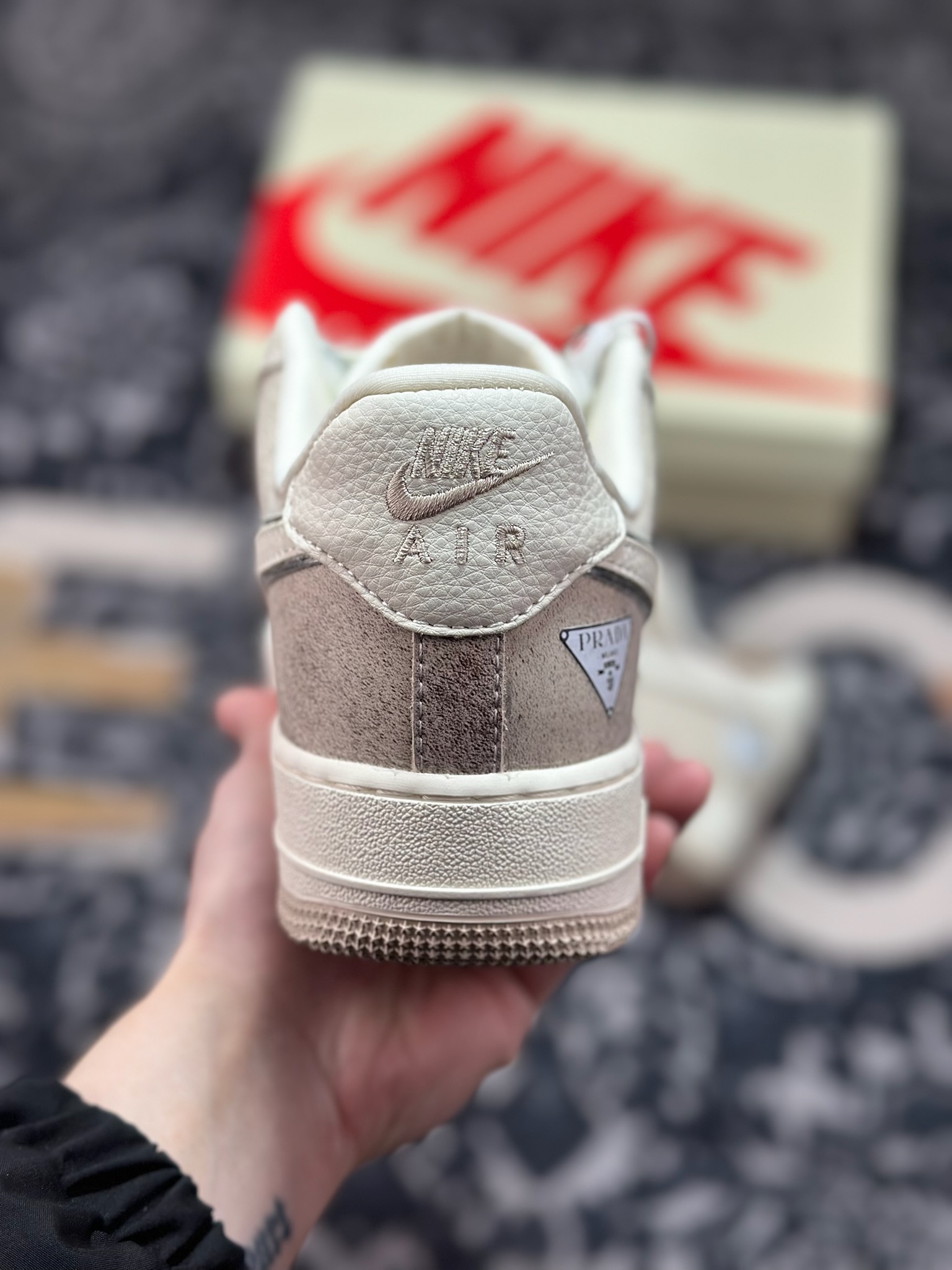 原装级别 Nike Air Force 1'07 Low 联名款 奶油灰调 空军一号低帮休闲板鞋 XL1979-129-Top High Quatity Cheap Sneakers Fashion Clothing Clothes Bags handbags Shoes of all Brand wholesale With The best Quality And Beautiful Price from China Factory Chinese suppliers wholesaler seller 原装级别 Nike Air Force 1'07 Low 联名款 奶油灰调 空军一号低帮休闲板鞋 XL1979-129