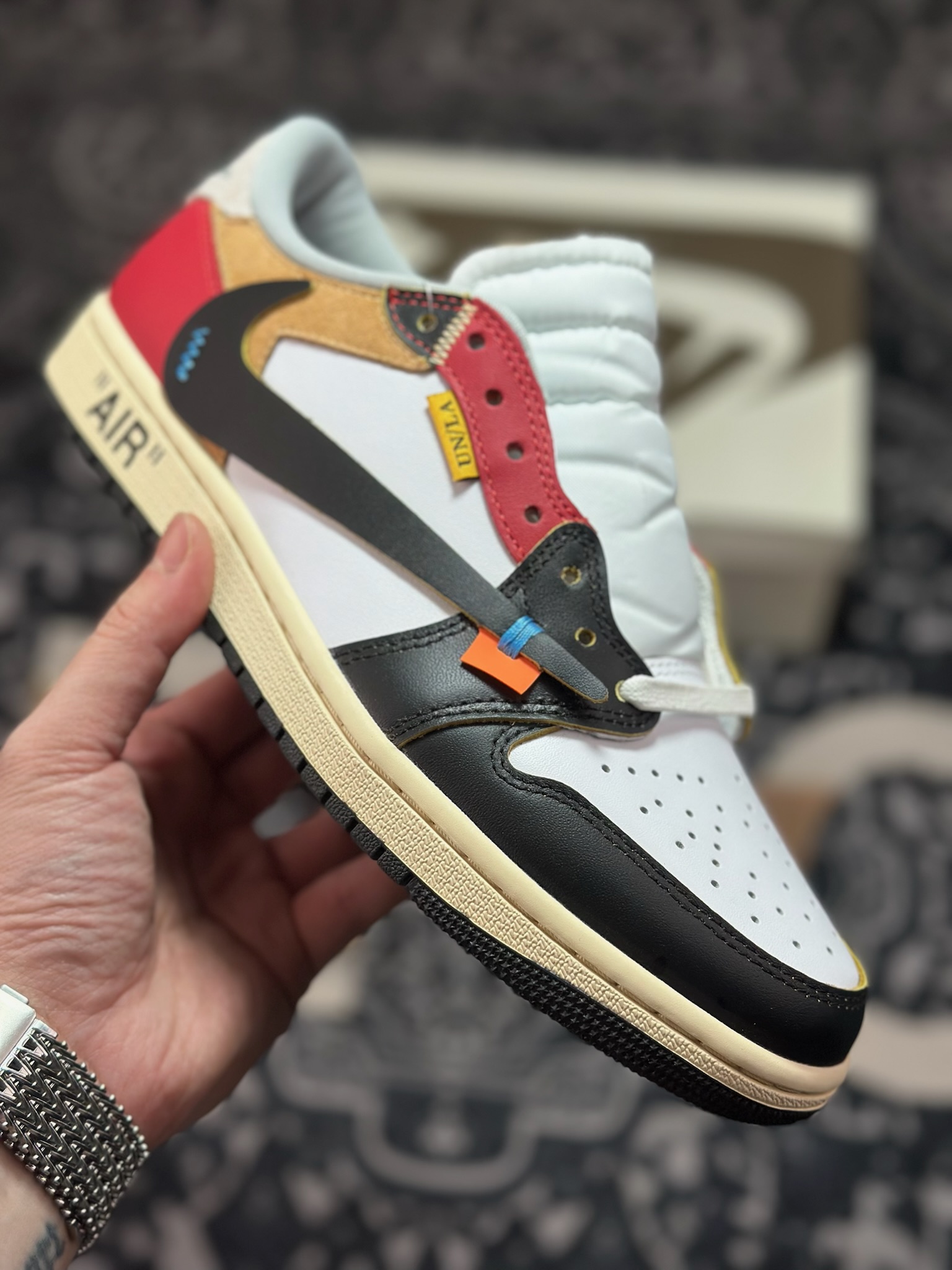 原装级别 AJ1倒勾限定Travis Scott x Air Jordan 1 ” Reverse Mocha “ AJ1乔1 TS UN 联名倒钩 低帮文化篮球鞋 XZ6868-005