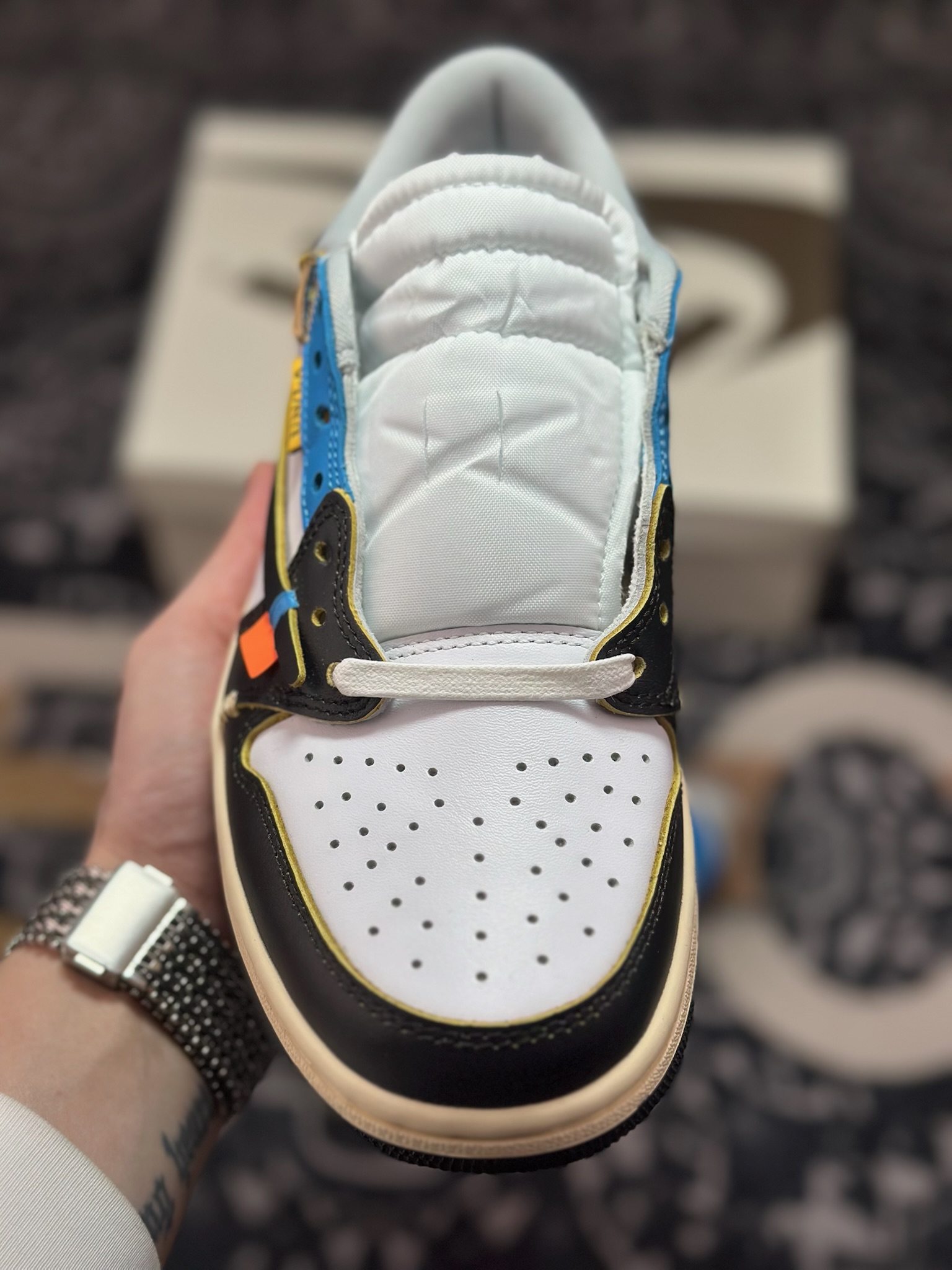 原装级别 Travis Scott x Air Jordan 1 ” Reverse Mocha “ AJ1乔1 TS UN 联名倒钩 低帮文化篮球鞋 XZ6868-006-Top High Quatity Cheap Sneakers Fashion Clothing Clothes Bags handbags Shoes of all Brand wholesale With The best Quality And Beautiful Price from China Factory Chinese suppliers wholesaler seller 原装级别 Travis Scott x Air Jordan 1 ” Reverse Mocha “ AJ1乔1 TS UN 联名倒钩 低帮文化篮球鞋 XZ6868-006