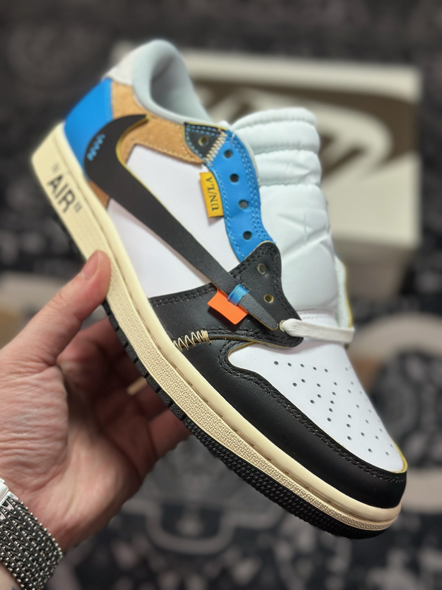 原装级别 Travis Scott x Air Jordan 1 ” Reverse Mocha “ AJ1乔1 TS UN 联名倒钩 低帮文化篮球鞋 XZ6868-006-Top High Quatity Cheap Sneakers Fashion Clothing Clothes Bags handbags Shoes of all Brand wholesale With The best Quality And Beautiful Price from China Factory Chinese suppliers wholesaler seller 原装级别 Travis Scott x Air Jordan 1 ” Reverse Mocha “ AJ1乔1 TS UN 联名倒钩 低帮文化篮球鞋 XZ6868-006