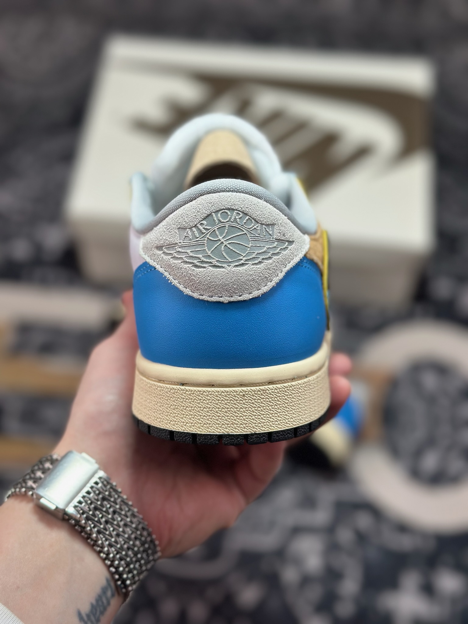 原装级别 Travis Scott x Air Jordan 1 ” Reverse Mocha “ AJ1乔1 TS UN 联名倒钩 低帮文化篮球鞋 XZ6868-006-Top High Quatity Cheap Sneakers Fashion Clothing Clothes Bags handbags Shoes of all Brand wholesale With The best Quality And Beautiful Price from China Factory Chinese suppliers wholesaler seller 原装级别 Travis Scott x Air Jordan 1 ” Reverse Mocha “ AJ1乔1 TS UN 联名倒钩 低帮文化篮球鞋 XZ6868-006