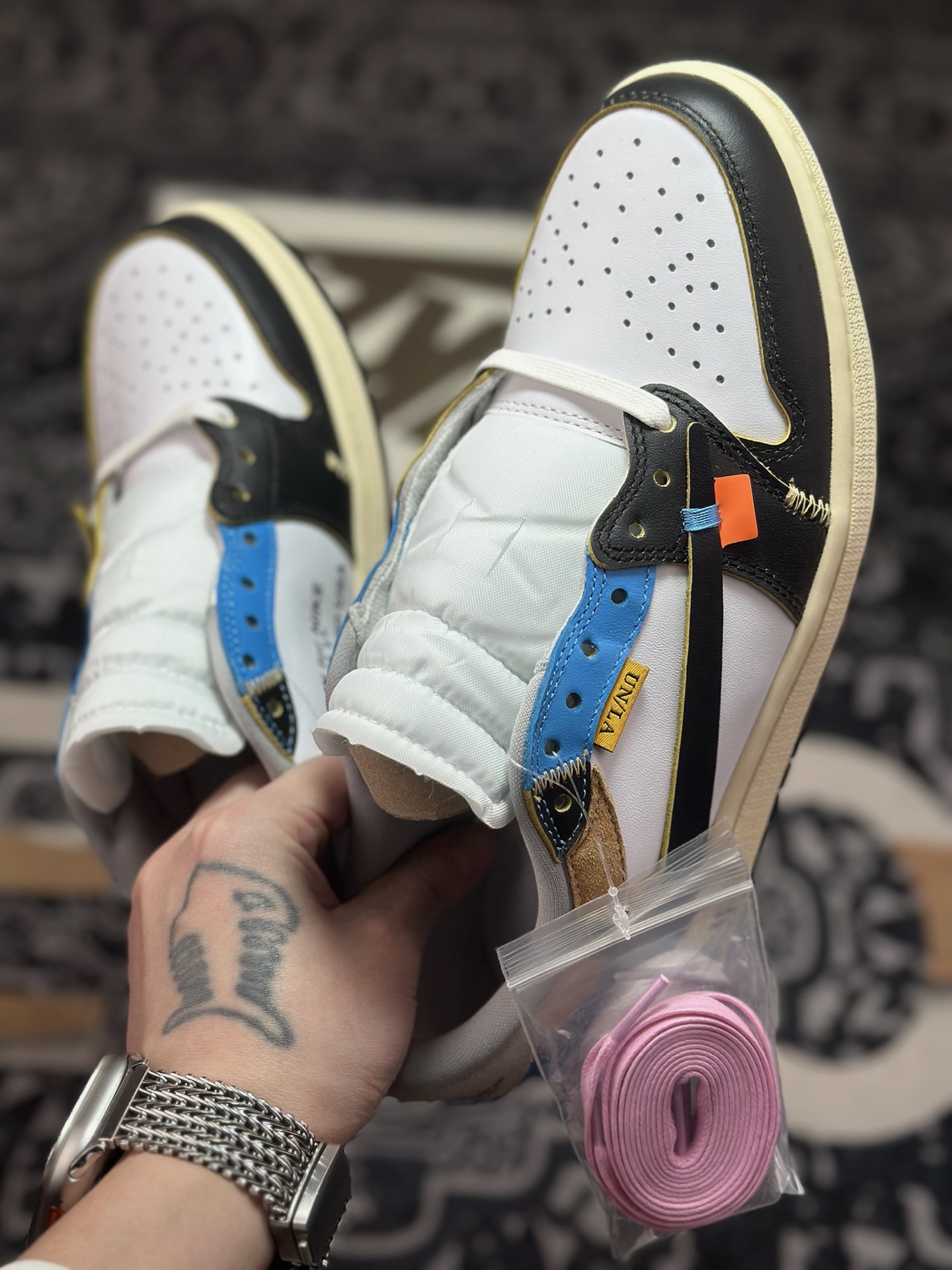 原装级别 Travis Scott x Air Jordan 1 ” Reverse Mocha “ AJ1乔1 TS UN 联名倒钩 低帮文化篮球鞋 XZ6868-006-Top High Quatity Cheap Sneakers Fashion Clothing Clothes Bags handbags Shoes of all Brand wholesale With The best Quality And Beautiful Price from China Factory Chinese suppliers wholesaler seller 原装级别 Travis Scott x Air Jordan 1 ” Reverse Mocha “ AJ1乔1 TS UN 联名倒钩 低帮文化篮球鞋 XZ6868-006