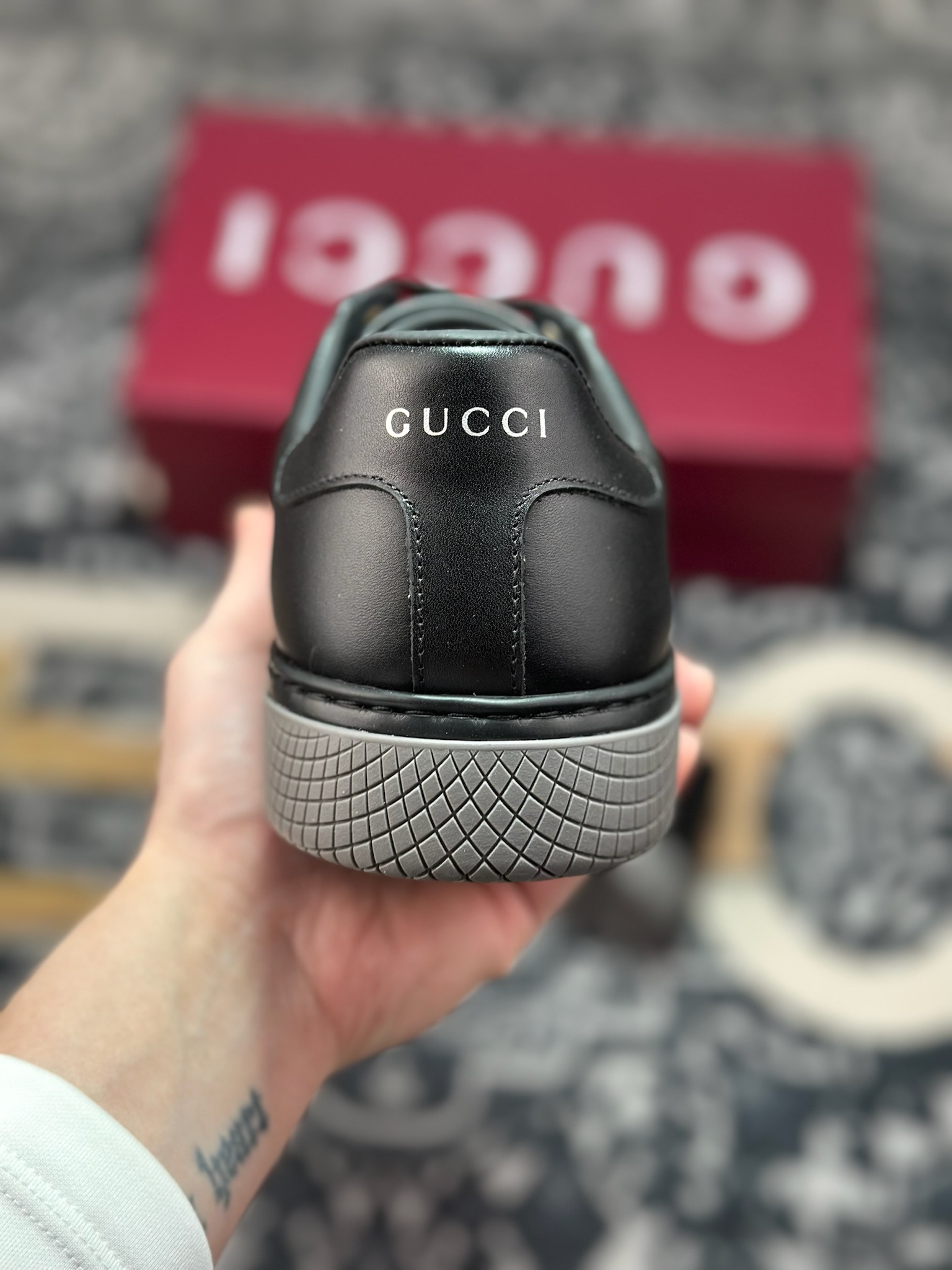 优选 原装级别 Gucci 古驰 ACE绒面革 新款 复古休闲板鞋-Top High Quatity Cheap Sneakers Fashion Clothing Clothes Bags handbags Shoes of all Brand wholesale With The best Quality And Beautiful Price from China Factory Chinese suppliers wholesaler seller 优选 原装级别 Gucci 古驰 ACE绒面革 新款 复古休闲板鞋