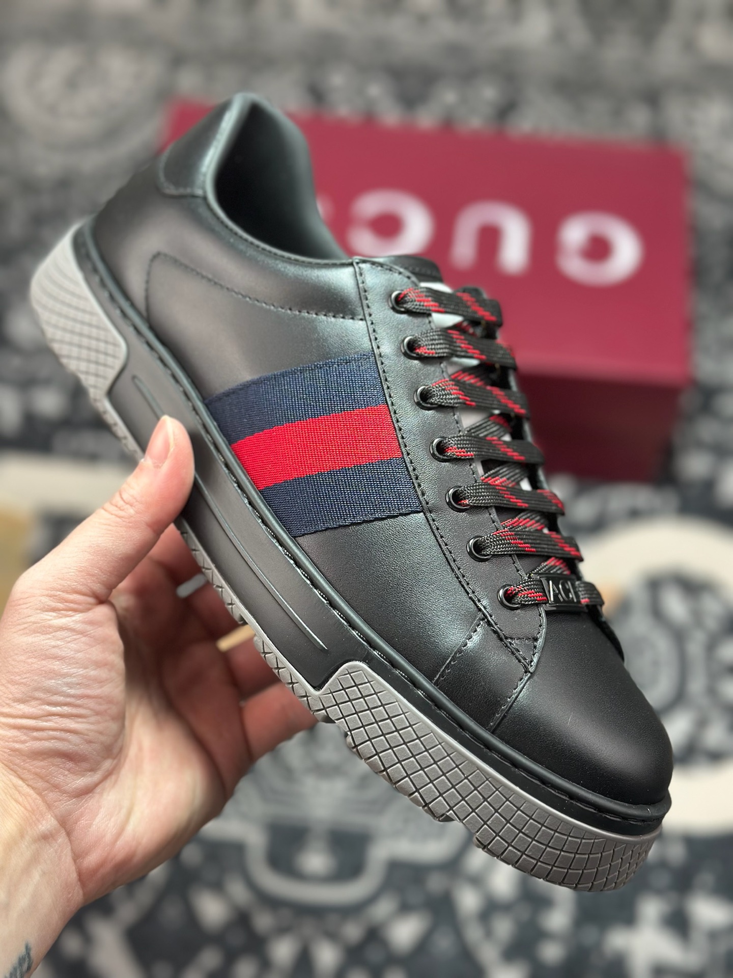 优选 原装级别 Gucci 古驰 ACE绒面革 新款 复古休闲板鞋-Top High Quatity Cheap Sneakers Fashion Clothing Clothes Bags handbags Shoes of all Brand wholesale With The best Quality And Beautiful Price from China Factory Chinese suppliers wholesaler seller 优选 原装级别 Gucci 古驰 ACE绒面革 新款 复古休闲板鞋