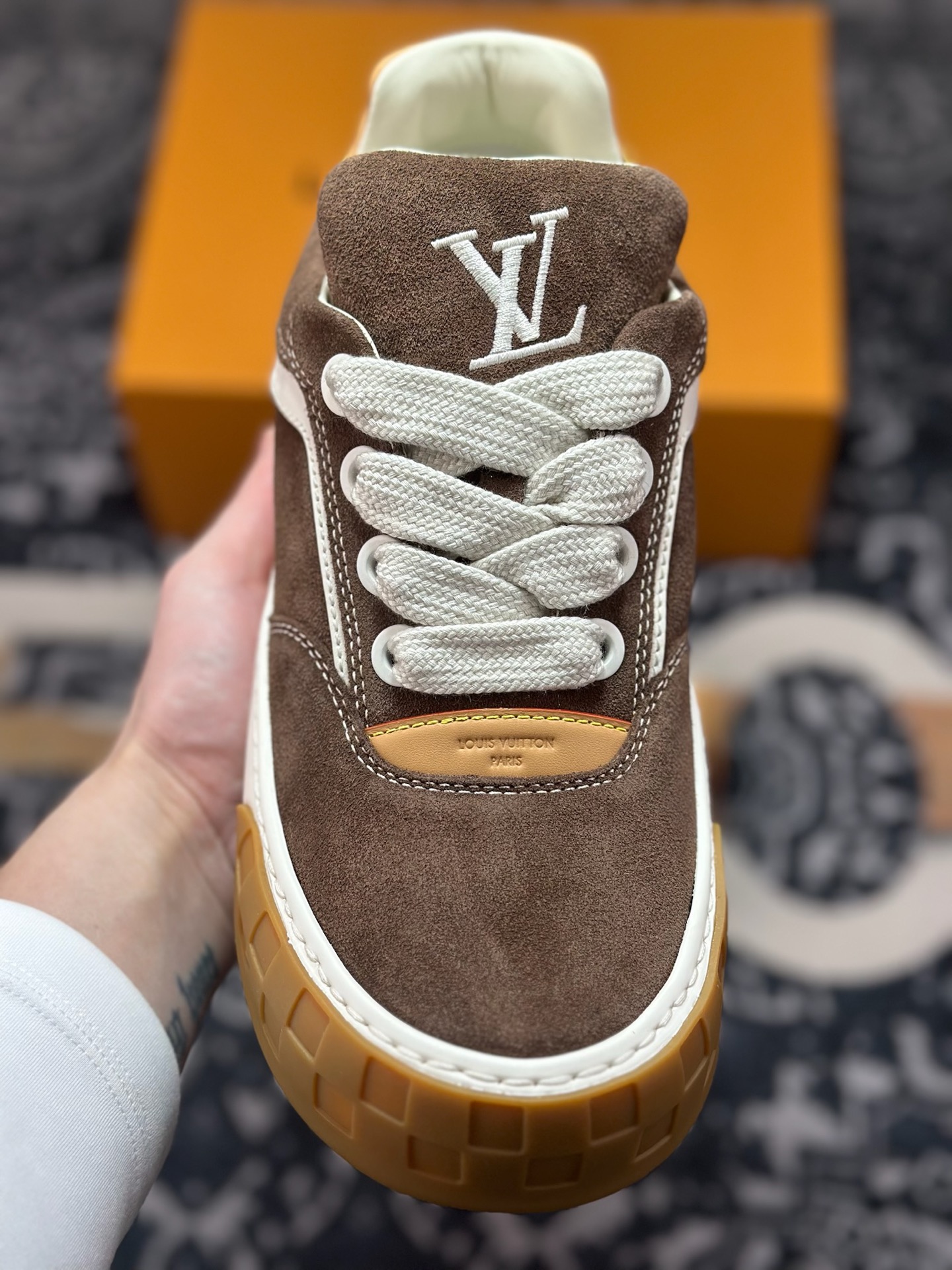 优选 原装级别 LV 路易威登LOUIS VUITTON Tilted Low Sneakers 倾斜系列低帮复古休闲运动文化百搭板鞋-Top High Quatity Cheap Sneakers Fashion Clothing Clothes Bags handbags Shoes of all Brand wholesale With The best Quality And Beautiful Price from China Factory Chinese suppliers wholesaler seller 优选 原装级别 LV 路易威登LOUIS VUITTON Tilted Low Sneakers 倾斜系列低帮复古休闲运动文化百搭板鞋