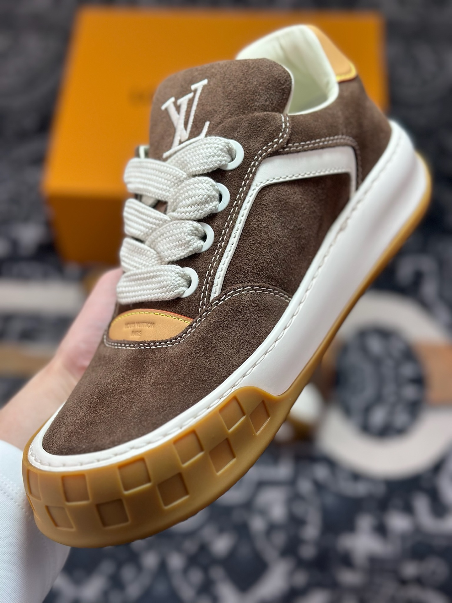 优选 原装级别 LV 路易威登LOUIS VUITTON Tilted Low Sneakers 倾斜系列低帮复古休闲运动文化百搭板鞋-Top High Quatity Cheap Sneakers Fashion Clothing Clothes Bags handbags Shoes of all Brand wholesale With The best Quality And Beautiful Price from China Factory Chinese suppliers wholesaler seller 优选 原装级别 LV 路易威登LOUIS VUITTON Tilted Low Sneakers 倾斜系列低帮复古休闲运动文化百搭板鞋