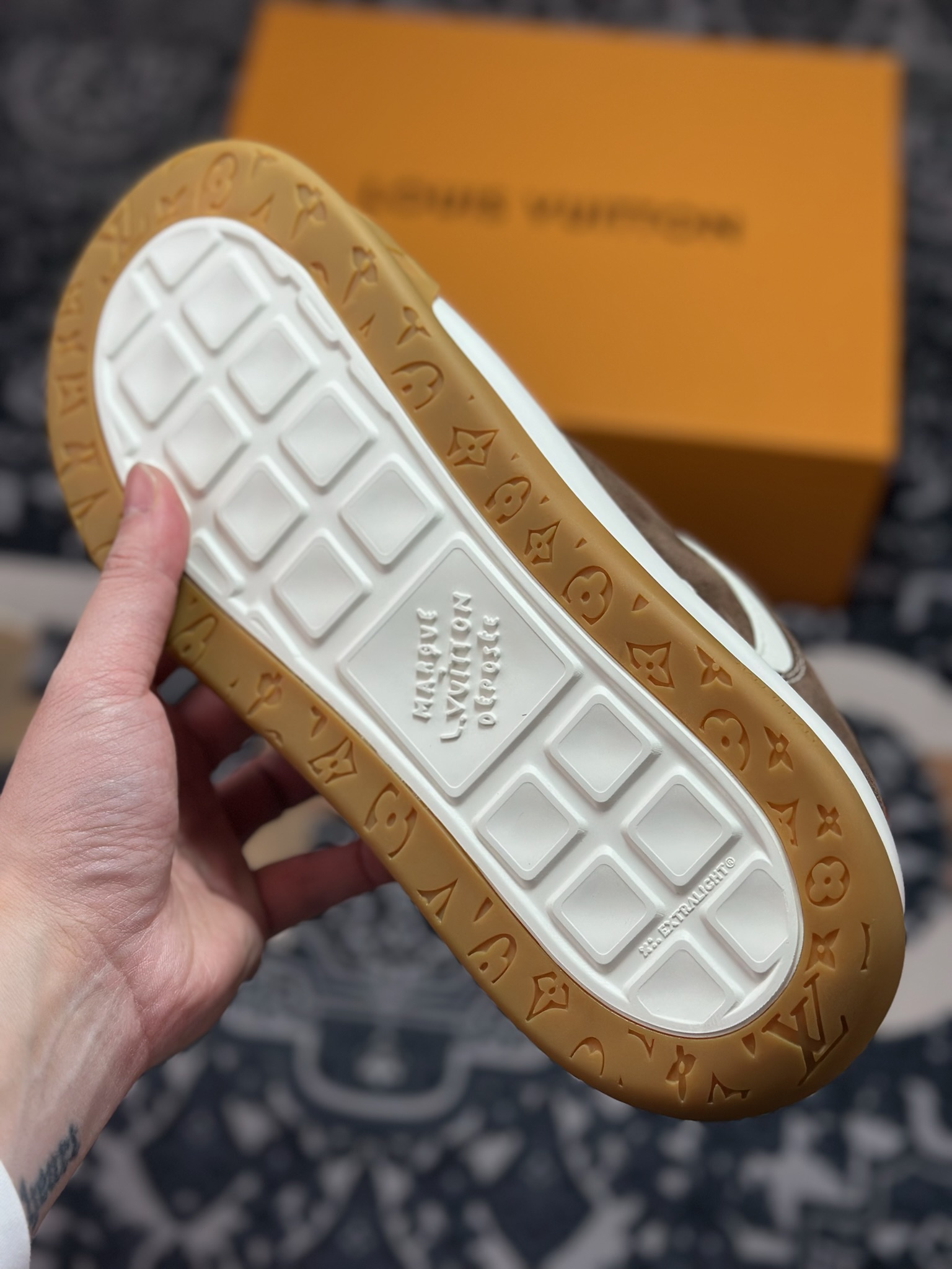 优选 原装级别 LV 路易威登LOUIS VUITTON Tilted Low Sneakers 倾斜系列低帮复古休闲运动文化百搭板鞋-Top High Quatity Cheap Sneakers Fashion Clothing Clothes Bags handbags Shoes of all Brand wholesale With The best Quality And Beautiful Price from China Factory Chinese suppliers wholesaler seller 优选 原装级别 LV 路易威登LOUIS VUITTON Tilted Low Sneakers 倾斜系列低帮复古休闲运动文化百搭板鞋