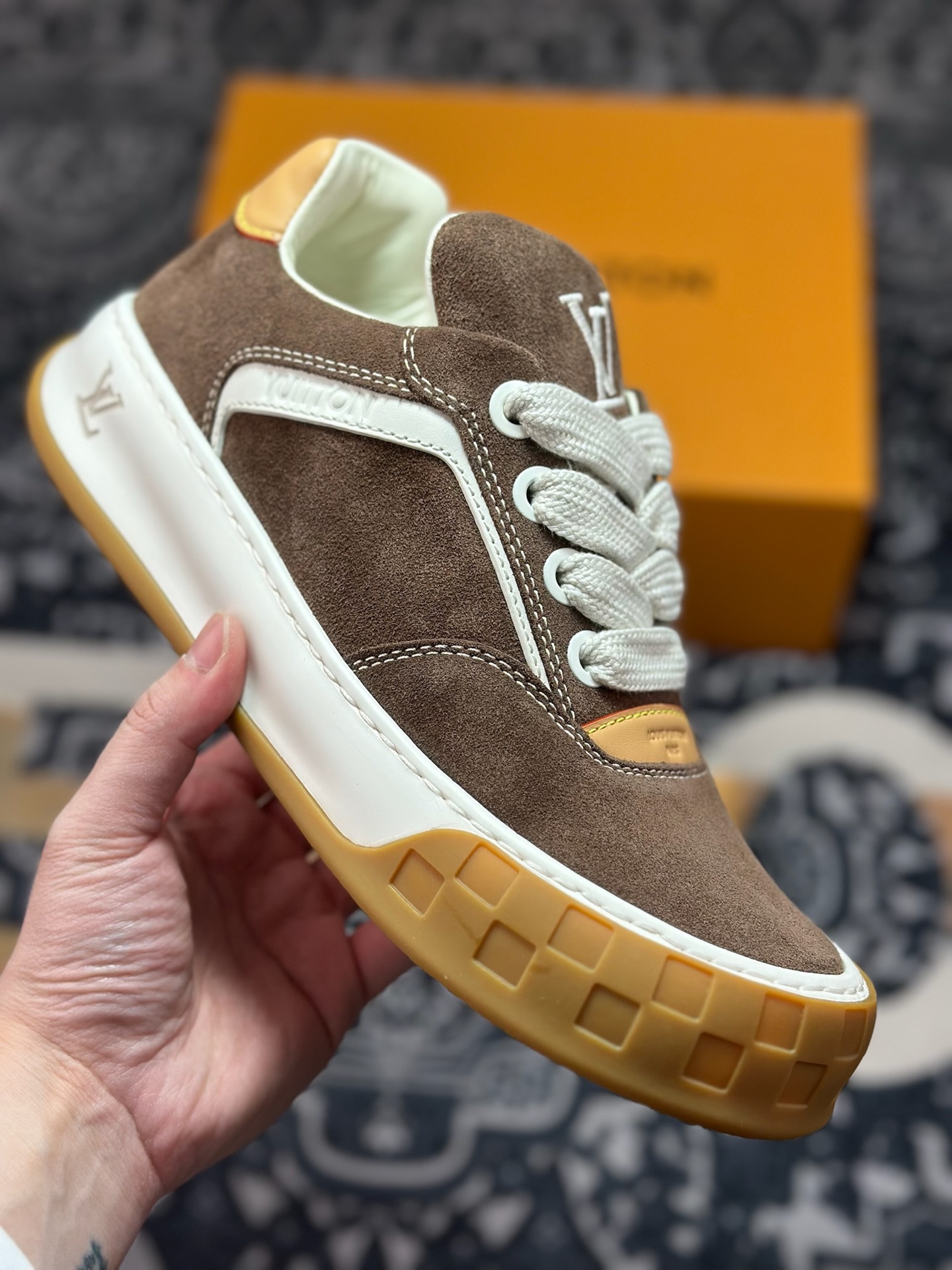 优选 原装级别 LV 路易威登LOUIS VUITTON Tilted Low Sneakers 倾斜系列低帮复古休闲运动文化百搭板鞋-Top High Quatity Cheap Sneakers Fashion Clothing Clothes Bags handbags Shoes of all Brand wholesale With The best Quality And Beautiful Price from China Factory Chinese suppliers wholesaler seller 优选 原装级别 LV 路易威登LOUIS VUITTON Tilted Low Sneakers 倾斜系列低帮复古休闲运动文化百搭板鞋