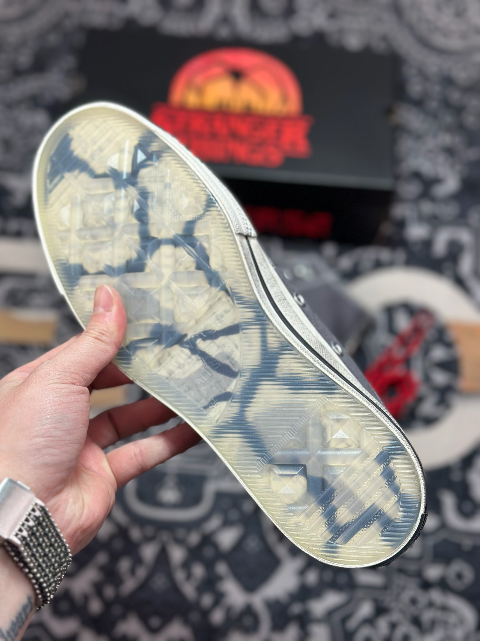 真标 Converse x怪奇物语/Stranger Things 匡威携手美剧《怪奇物语》 推出全新联名款高帮 A17933C-Top High Quatity Cheap Sneakers Fashion Clothing Clothes Bags handbags Shoes of all Brand wholesale With The best Quality And Beautiful Price from China Factory Chinese suppliers wholesaler seller 真标 Converse x怪奇物语/Stranger Things 匡威携手美剧《怪奇物语》 推出全新联名款高帮 A17933C