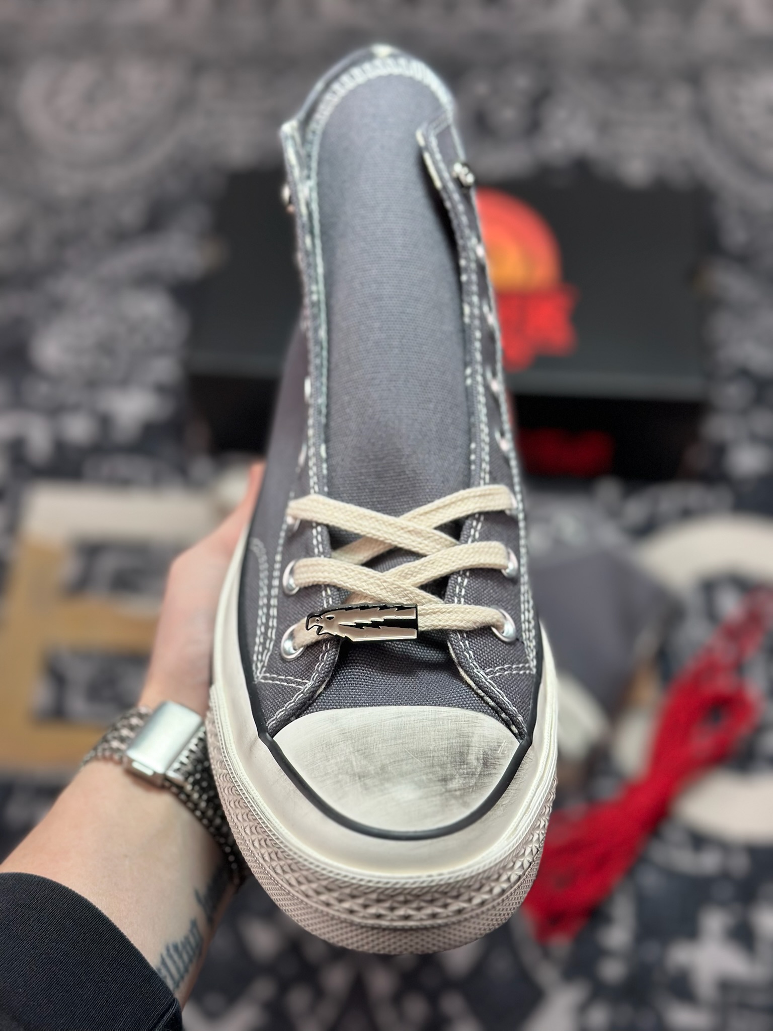 真标 Converse x怪奇物语/Stranger Things 匡威携手美剧《怪奇物语》 推出全新联名款高帮 A17933C-Top High Quatity Cheap Sneakers Fashion Clothing Clothes Bags handbags Shoes of all Brand wholesale With The best Quality And Beautiful Price from China Factory Chinese suppliers wholesaler seller 真标 Converse x怪奇物语/Stranger Things 匡威携手美剧《怪奇物语》 推出全新联名款高帮 A17933C
