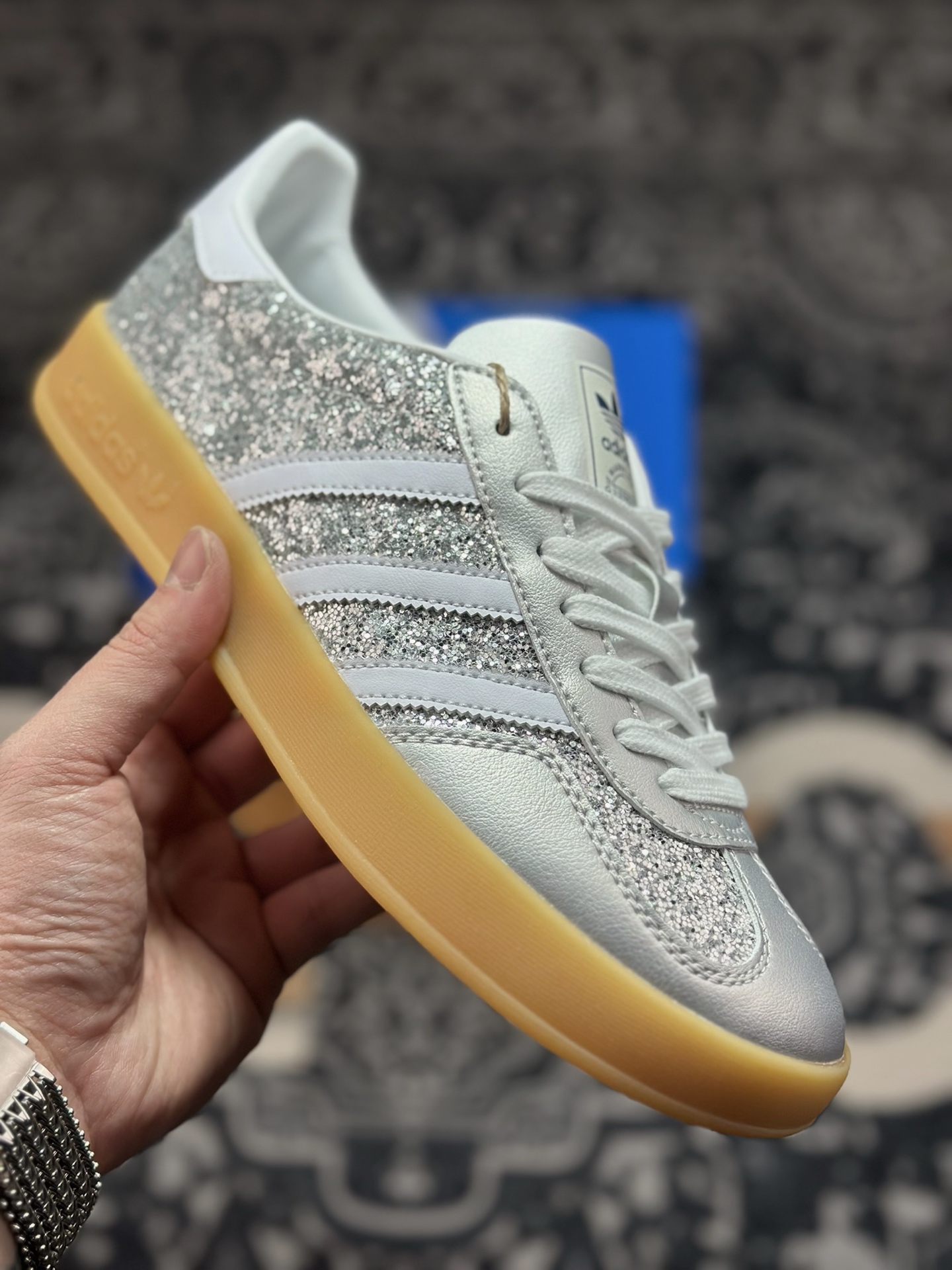 原装级别 AD Originals Gazelle Indoor 银钻 三叶草复古休闲运动板鞋 JR1288-Top High Quatity Cheap Sneakers Fashion Clothing Clothes Bags handbags Shoes of all Brand wholesale With The best Quality And Beautiful Price from China Factory Chinese suppliers wholesaler seller 原装级别 AD Originals Gazelle Indoor 银钻 三叶草复古休闲运动板鞋 JR1288