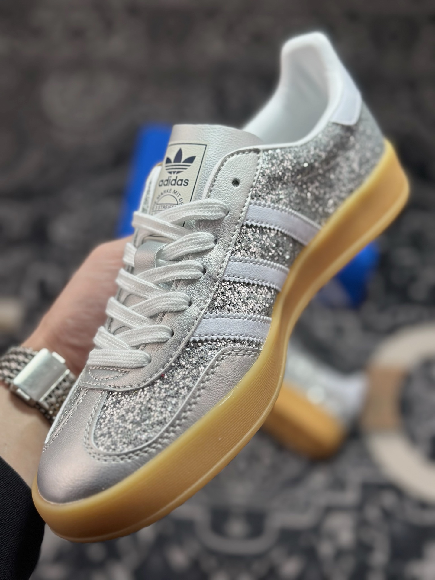 原装级别 AD Originals Gazelle Indoor 银钻 三叶草复古休闲运动板鞋 JR1288-Top High Quatity Cheap Sneakers Fashion Clothing Clothes Bags handbags Shoes of all Brand wholesale With The best Quality And Beautiful Price from China Factory Chinese suppliers wholesaler seller 原装级别 AD Originals Gazelle Indoor 银钻 三叶草复古休闲运动板鞋 JR1288
