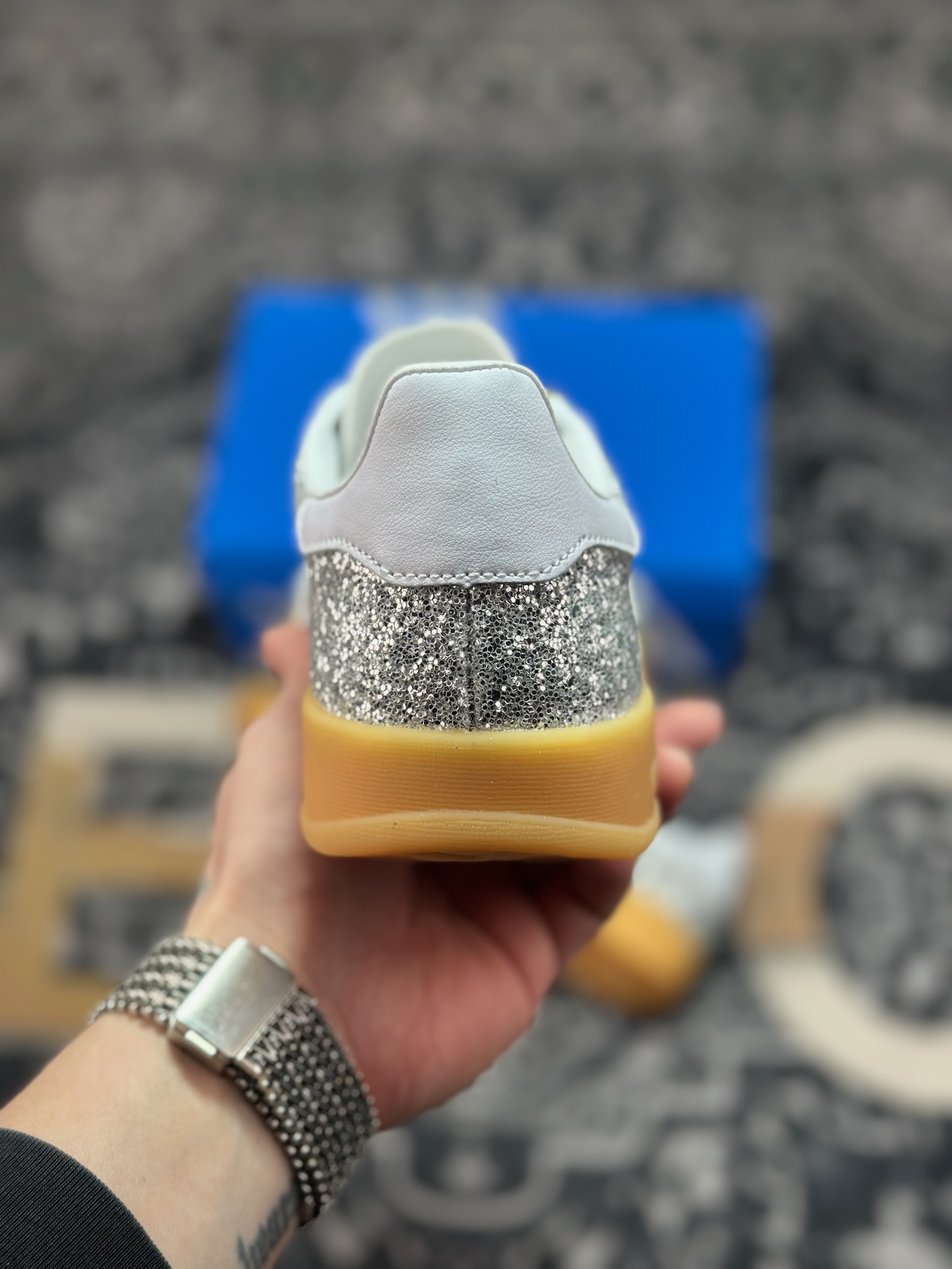 原装级别 AD Originals Gazelle Indoor 银钻 三叶草复古休闲运动板鞋 JR1288-Top High Quatity Cheap Sneakers Fashion Clothing Clothes Bags handbags Shoes of all Brand wholesale With The best Quality And Beautiful Price from China Factory Chinese suppliers wholesaler seller 原装级别 AD Originals Gazelle Indoor 银钻 三叶草复古休闲运动板鞋 JR1288