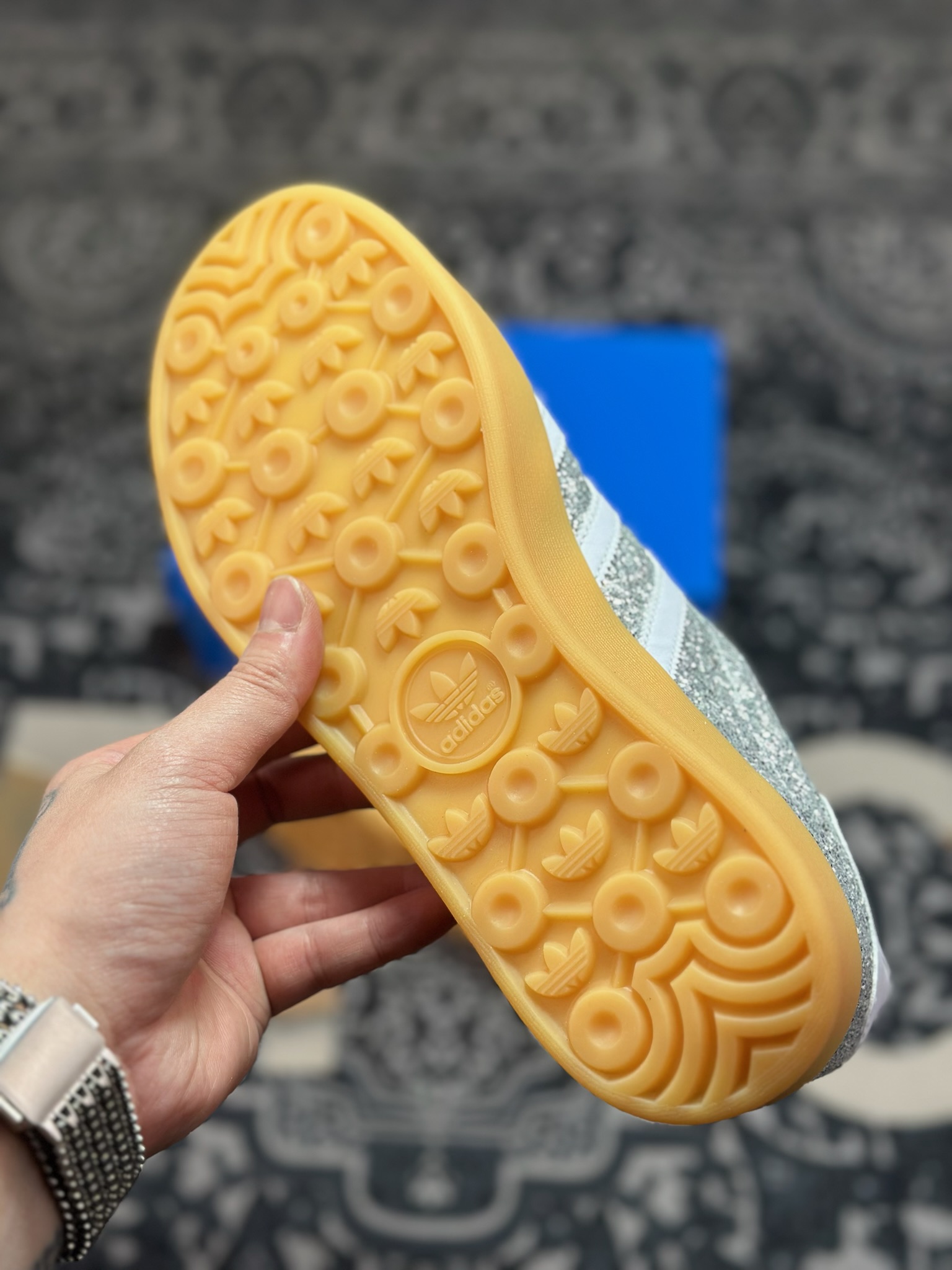 原装级别 AD Originals Gazelle Indoor 银钻 三叶草复古休闲运动板鞋 JR1288-Top High Quatity Cheap Sneakers Fashion Clothing Clothes Bags handbags Shoes of all Brand wholesale With The best Quality And Beautiful Price from China Factory Chinese suppliers wholesaler seller 原装级别 AD Originals Gazelle Indoor 银钻 三叶草复古休闲运动板鞋 JR1288