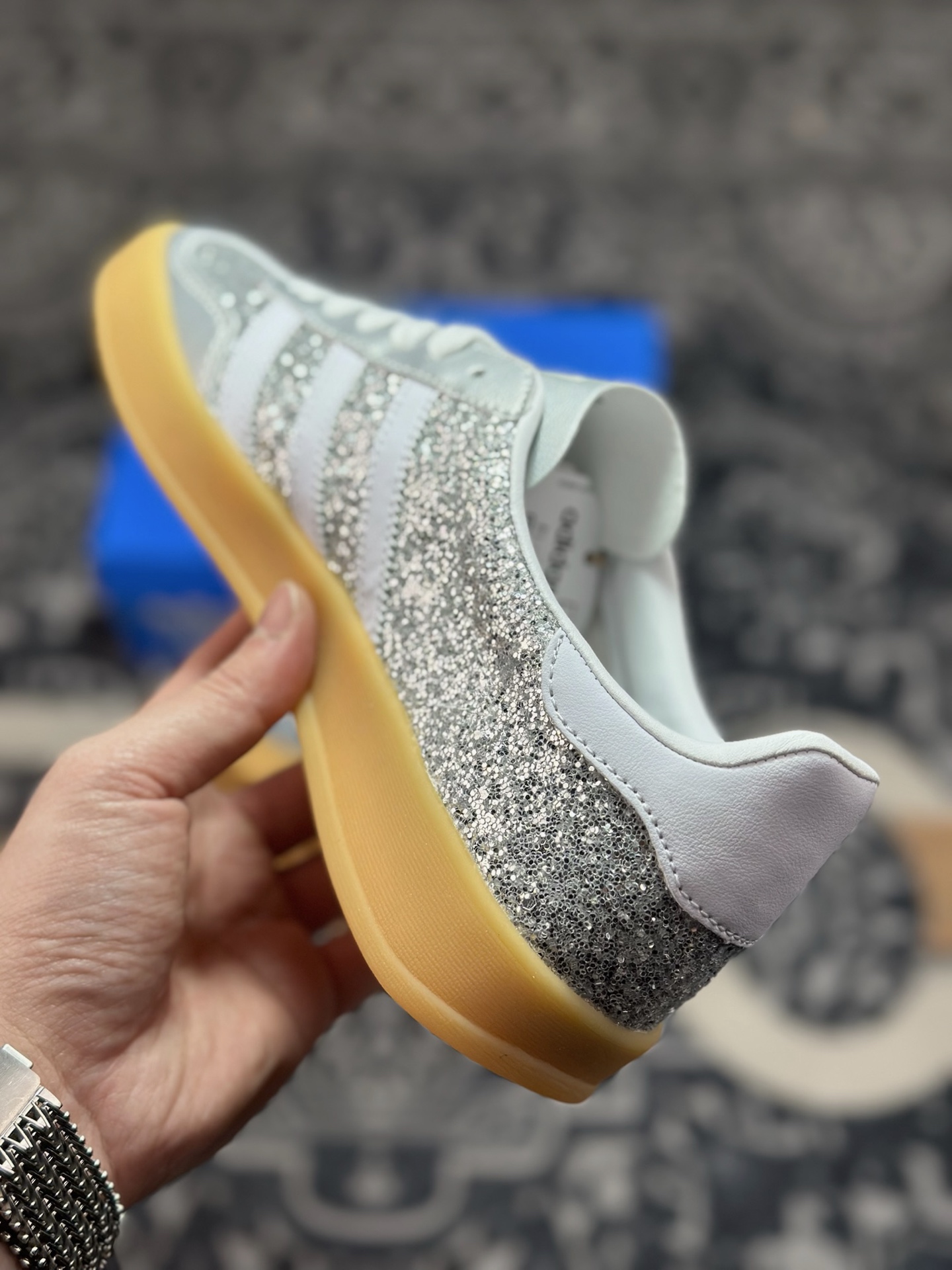 原装级别 AD Originals Gazelle Indoor 银钻 三叶草复古休闲运动板鞋 JR1288-Top High Quatity Cheap Sneakers Fashion Clothing Clothes Bags handbags Shoes of all Brand wholesale With The best Quality And Beautiful Price from China Factory Chinese suppliers wholesaler seller 原装级别 AD Originals Gazelle Indoor 银钻 三叶草复古休闲运动板鞋 JR1288