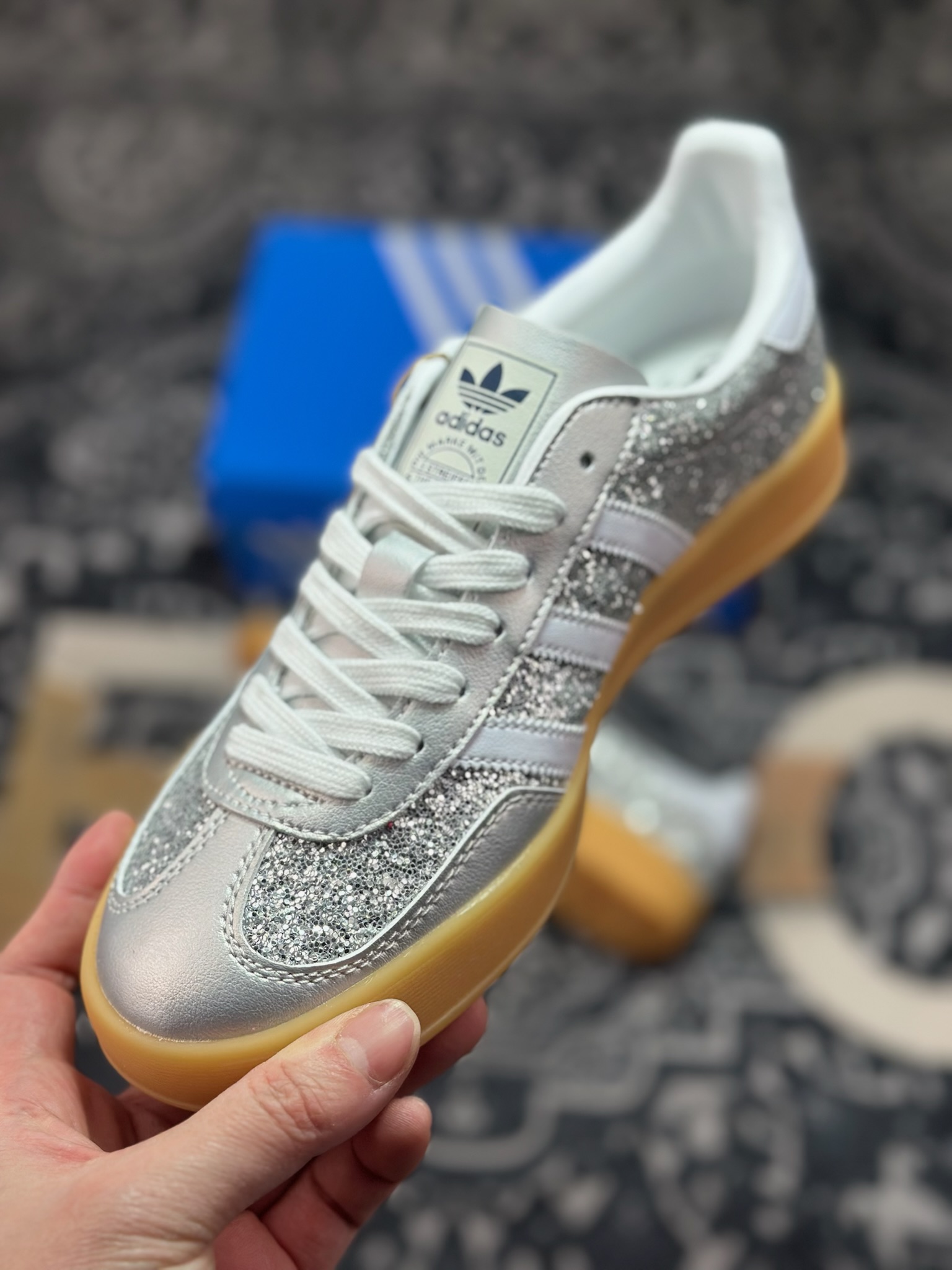 原装级别 AD Originals Gazelle Indoor 银钻 三叶草复古休闲运动板鞋 JR1288-Top High Quatity Cheap Sneakers Fashion Clothing Clothes Bags handbags Shoes of all Brand wholesale With The best Quality And Beautiful Price from China Factory Chinese suppliers wholesaler seller 原装级别 AD Originals Gazelle Indoor 银钻 三叶草复古休闲运动板鞋 JR1288