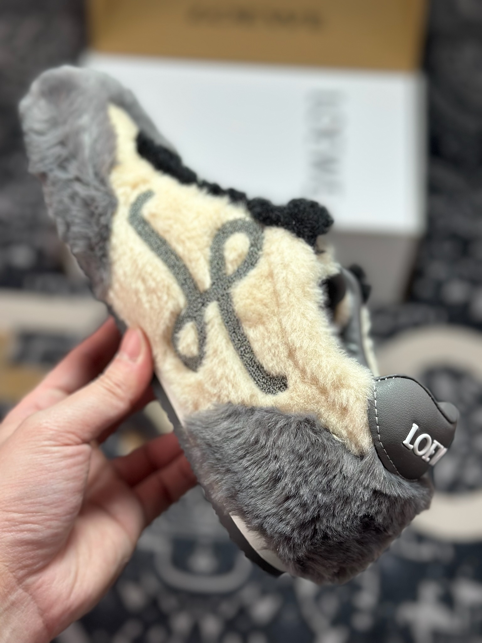 B2260 原装级别 LOEWE罗意威 Ballet Runner 2.0 2026 秋冬走秀款羊羔毛阿甘德训鞋
