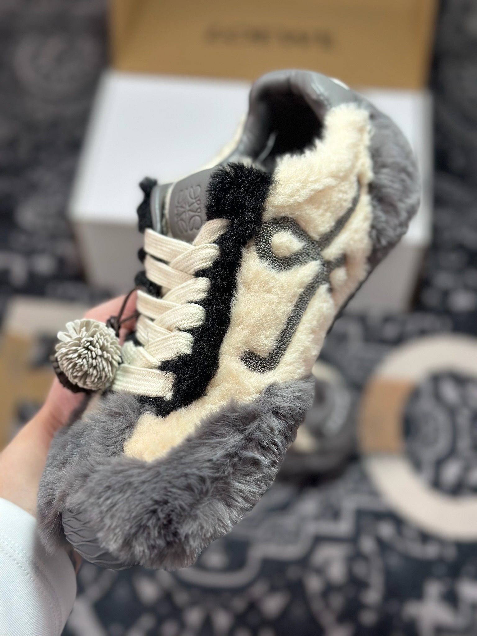 B2260 原装级别 LOEWE罗意威 Ballet Runner 2.0 2026 秋冬走秀款羊羔毛阿甘德训鞋