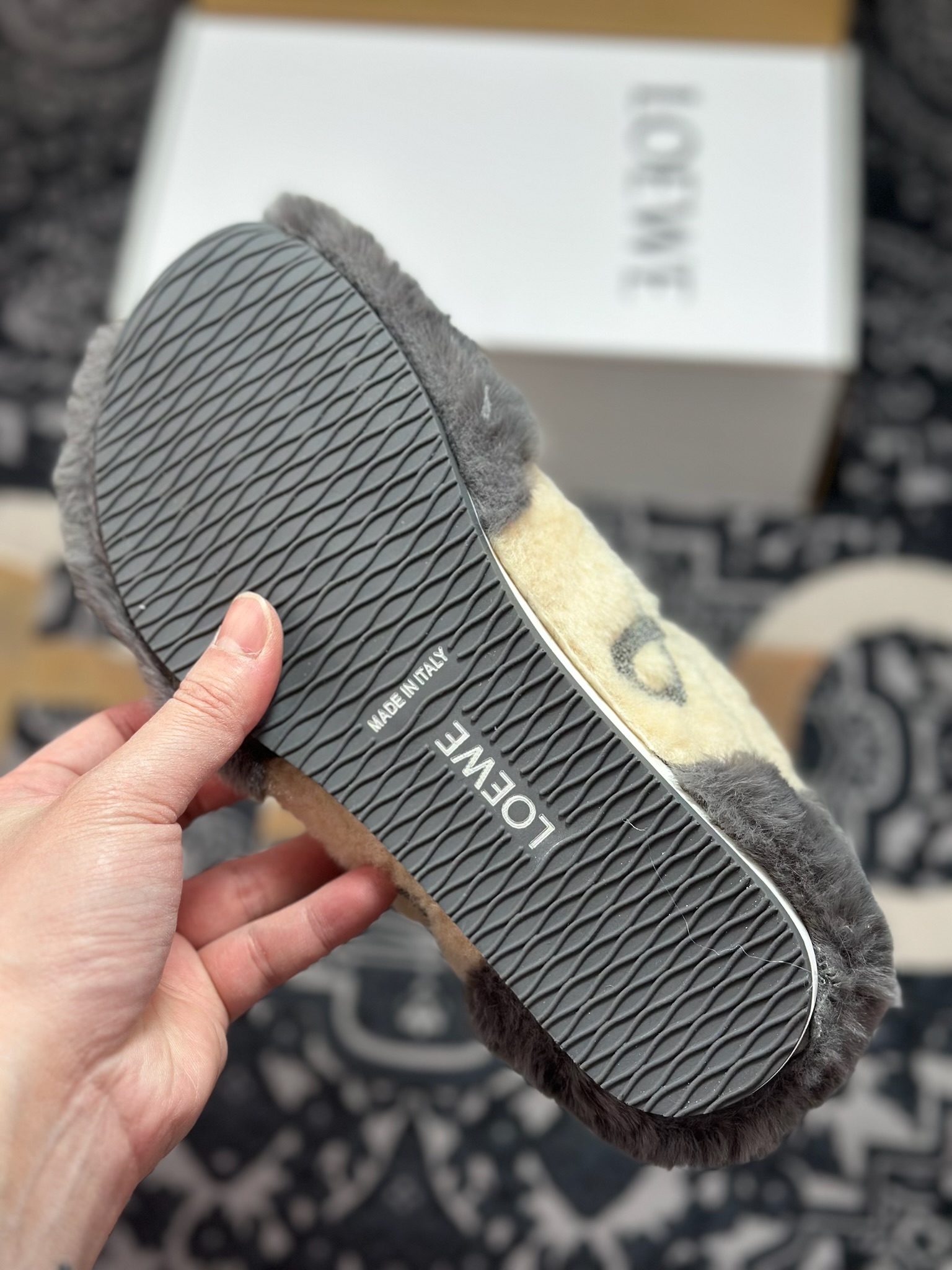 B2260 原装级别 LOEWE罗意威 Ballet Runner 2.0 2026 秋冬走秀款羊羔毛阿甘德训鞋