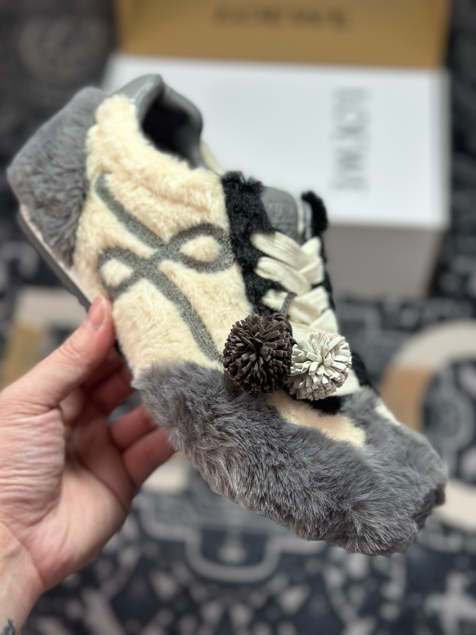B2260 原装级别 LOEWE罗意威 Ballet Runner 2.0 2026 秋冬走秀款羊羔毛阿甘德训鞋