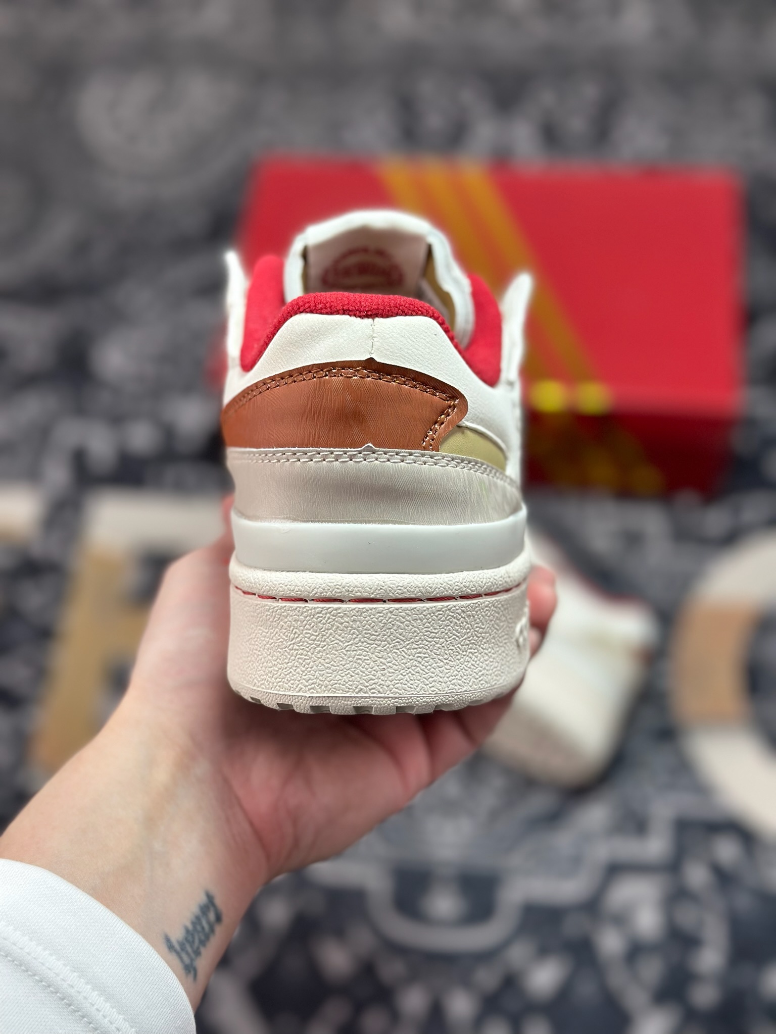 A9220 原装级别 AD Forum 84 Low 低帮百搭潮流休闲运动板鞋 KJ8751