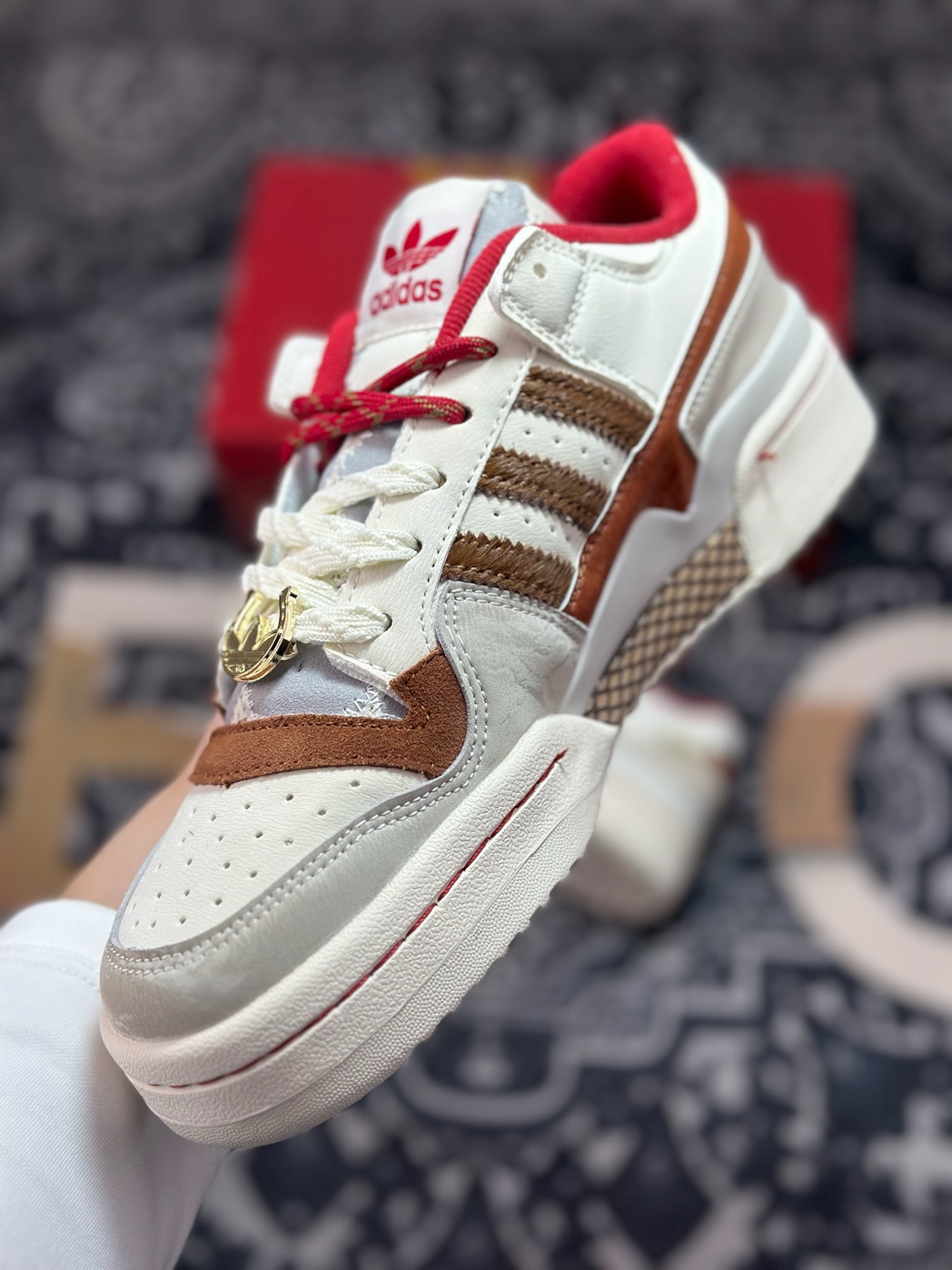 A9220 原装级别 AD Forum 84 Low 低帮百搭潮流休闲运动板鞋 KJ8751