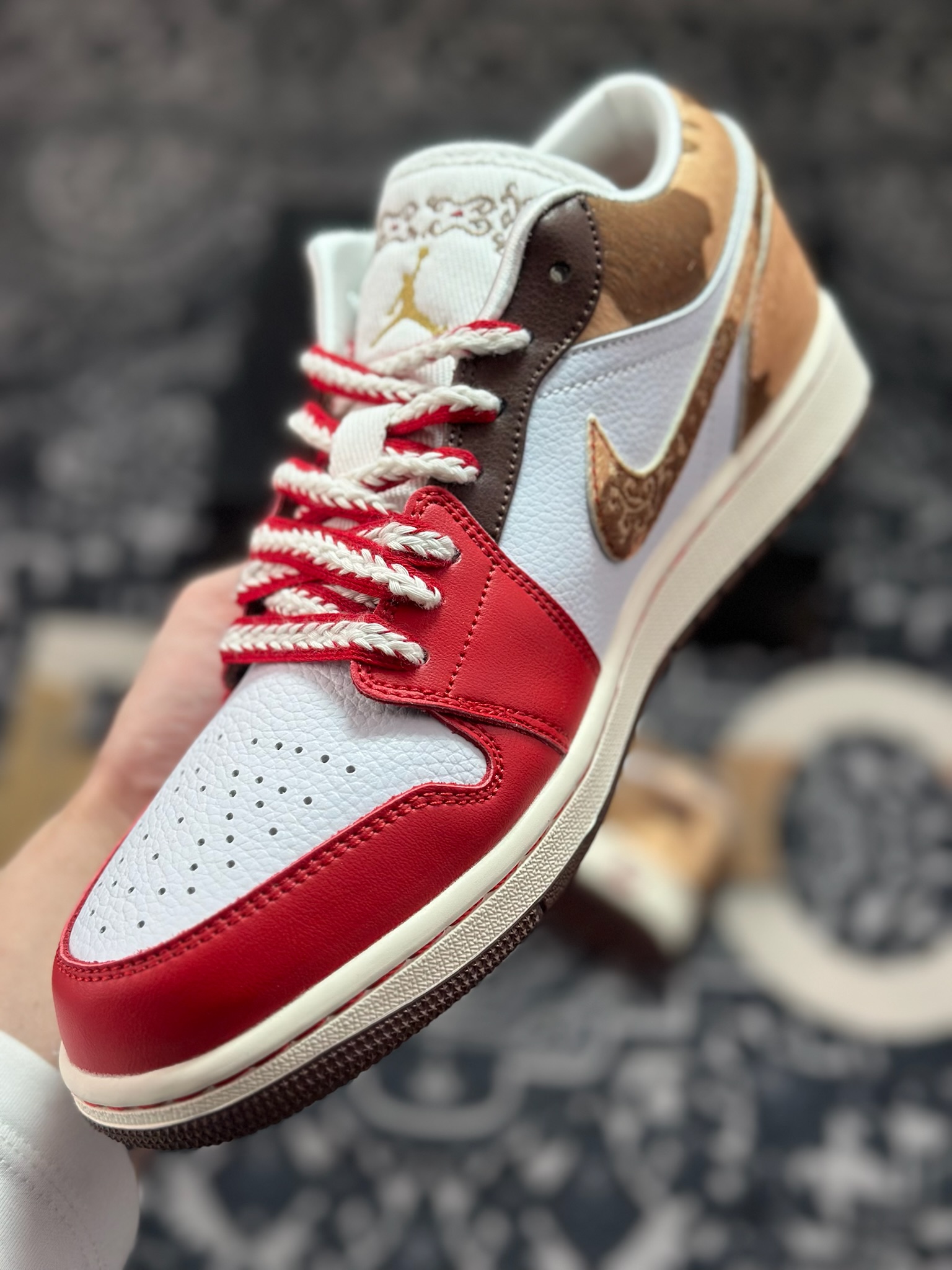 A6200 原装级别 Nike Air Jordan 1 SE ”CNY” AJ1 乔一 马年限定 舒适贴合 低帮复古篮球鞋 IQ5321-121-Chinese UA Cheap High Quatity Brand Clothes Bags handbags Sneakers wholesale wholesaler seller from China Factory suppliers Fashion Clothing Shoes best Quality Beautiful Price A6200 原装级别 Nike Air Jordan 1 SE ”CNY” AJ1 乔一 马年限定 舒适贴合 低帮复古篮球鞋 IQ5321-121