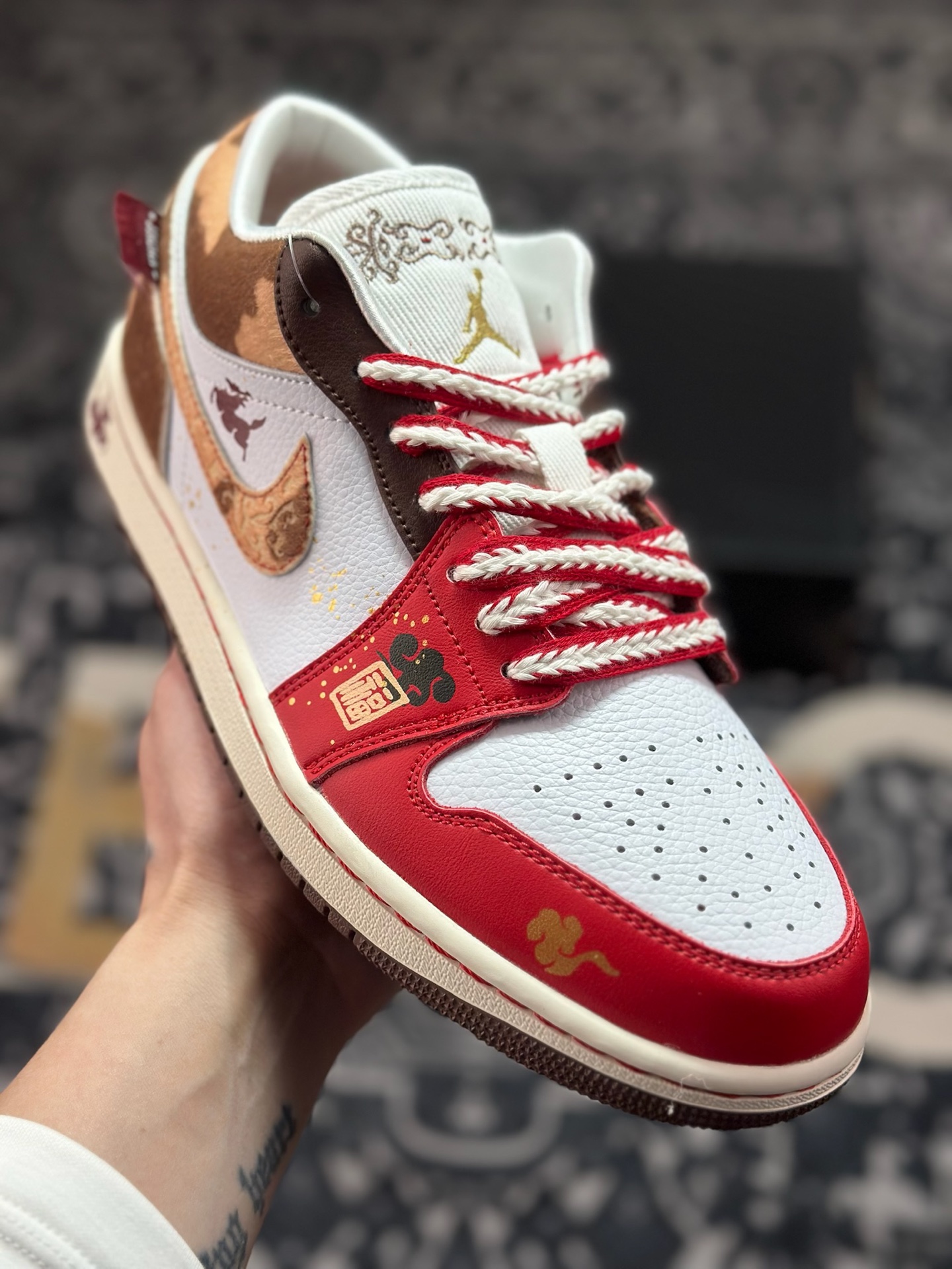 A6200 原装级别 Nike Air Jordan 1 SE ”CNY” AJ1 乔一 马年限定 舒适贴合 低帮复古篮球鞋 IQ5321-121-Chinese UA Cheap High Quatity Brand Clothes Bags handbags Sneakers wholesale wholesaler seller from China Factory suppliers Fashion Clothing Shoes best Quality Beautiful Price A6200 原装级别 Nike Air Jordan 1 SE ”CNY” AJ1 乔一 马年限定 舒适贴合 低帮复古篮球鞋 IQ5321-121
