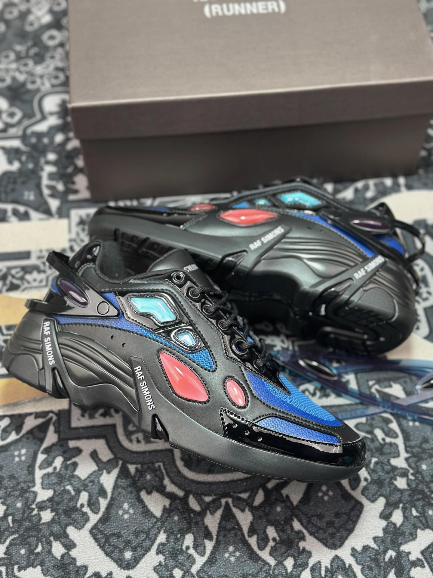 B9320 原装级别 RAF SIMONS 徽标 皮革款 来自比利时设计师-Chinese UA Cheap High Quatity Brand Clothes Bags handbags Sneakers wholesale wholesaler seller from China Factory suppliers Fashion Clothing Shoes best Quality Beautiful Price B9320 原装级别 RAF SIMONS 徽标 皮革款 来自比利时设计师