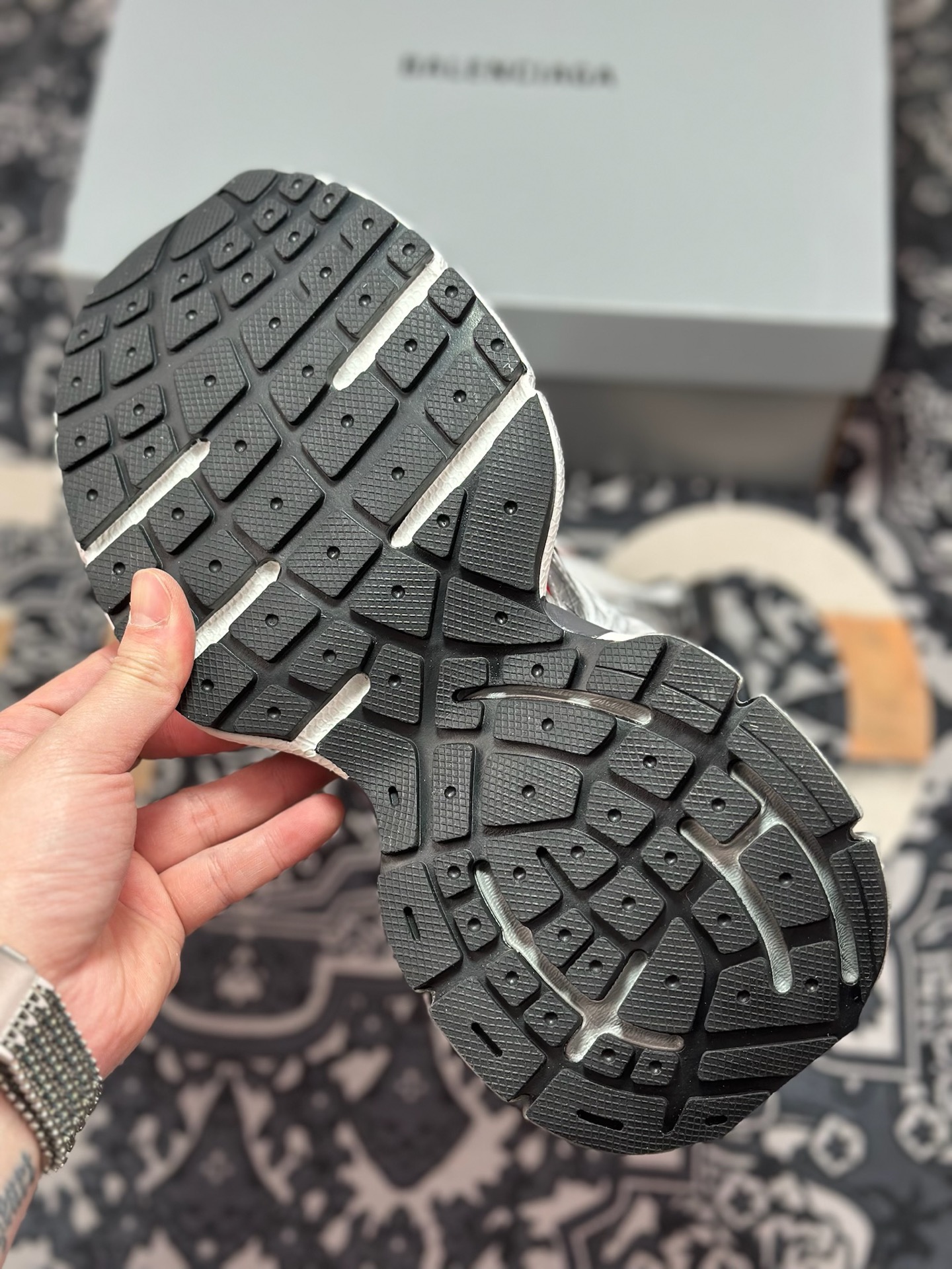 巴黎世家BALENCIAGA 3XL Sneakers 3+系列低帮复古阔型底姥爹风潮流百搭休闲慢跑鞋“白银红木乃伊绑绳”325601 W3XCH 1000