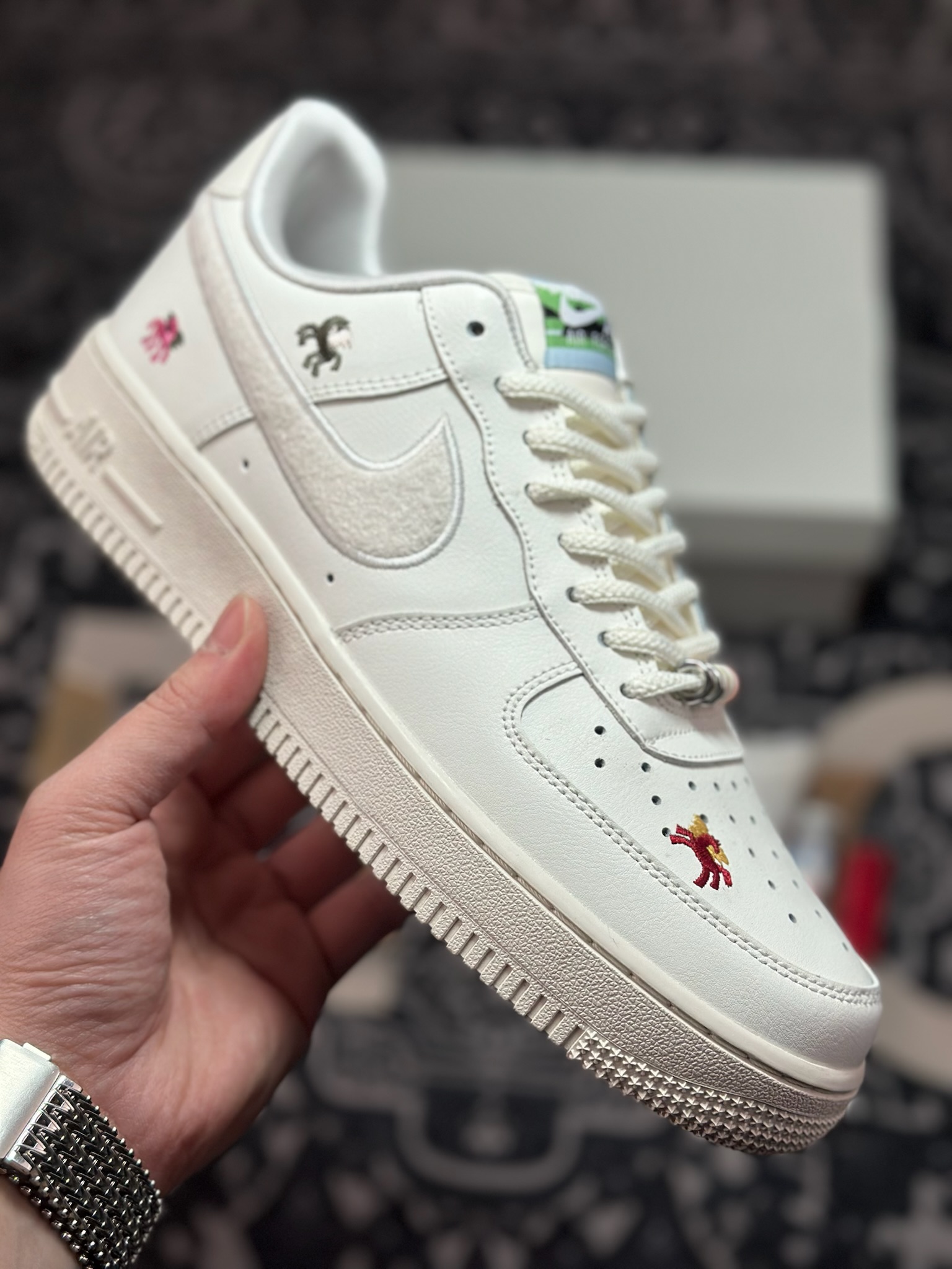原装级别 NK Air Force 1 ” N” 马年限定 空军一号休闲板鞋 IQ1143-100-莆田鞋,莆田鞋货源,高仿鞋,高仿鞋货源,安福档口,莆田高仿鞋,莆田鞋批发,高仿鞋批发,莆田高仿运动鞋,高仿运动鞋,莆田运动鞋 原装级别 NK Air Force 1 ” N” 马年限定 空军一号休闲板鞋 IQ1143-100