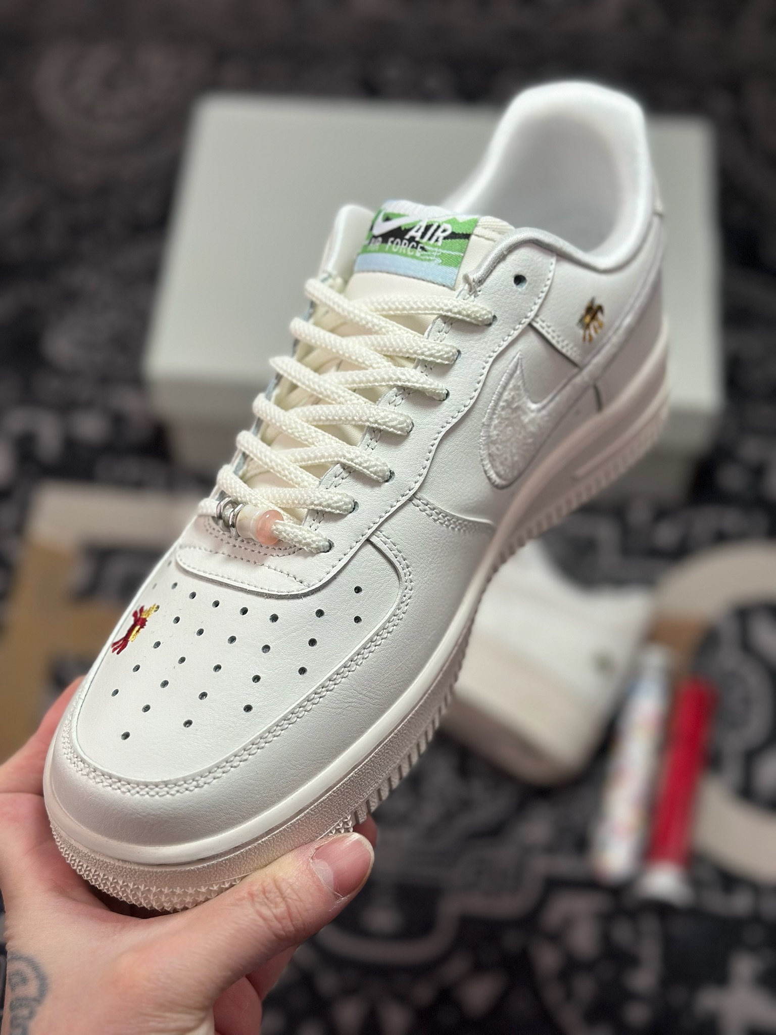 原装级别 NK Air Force 1 ” N” 马年限定 空军一号休闲板鞋 IQ1143-100-莆田鞋,莆田鞋货源,高仿鞋,高仿鞋货源,安福档口,莆田高仿鞋,莆田鞋批发,高仿鞋批发,莆田高仿运动鞋,高仿运动鞋,莆田运动鞋 原装级别 NK Air Force 1 ” N” 马年限定 空军一号休闲板鞋 IQ1143-100