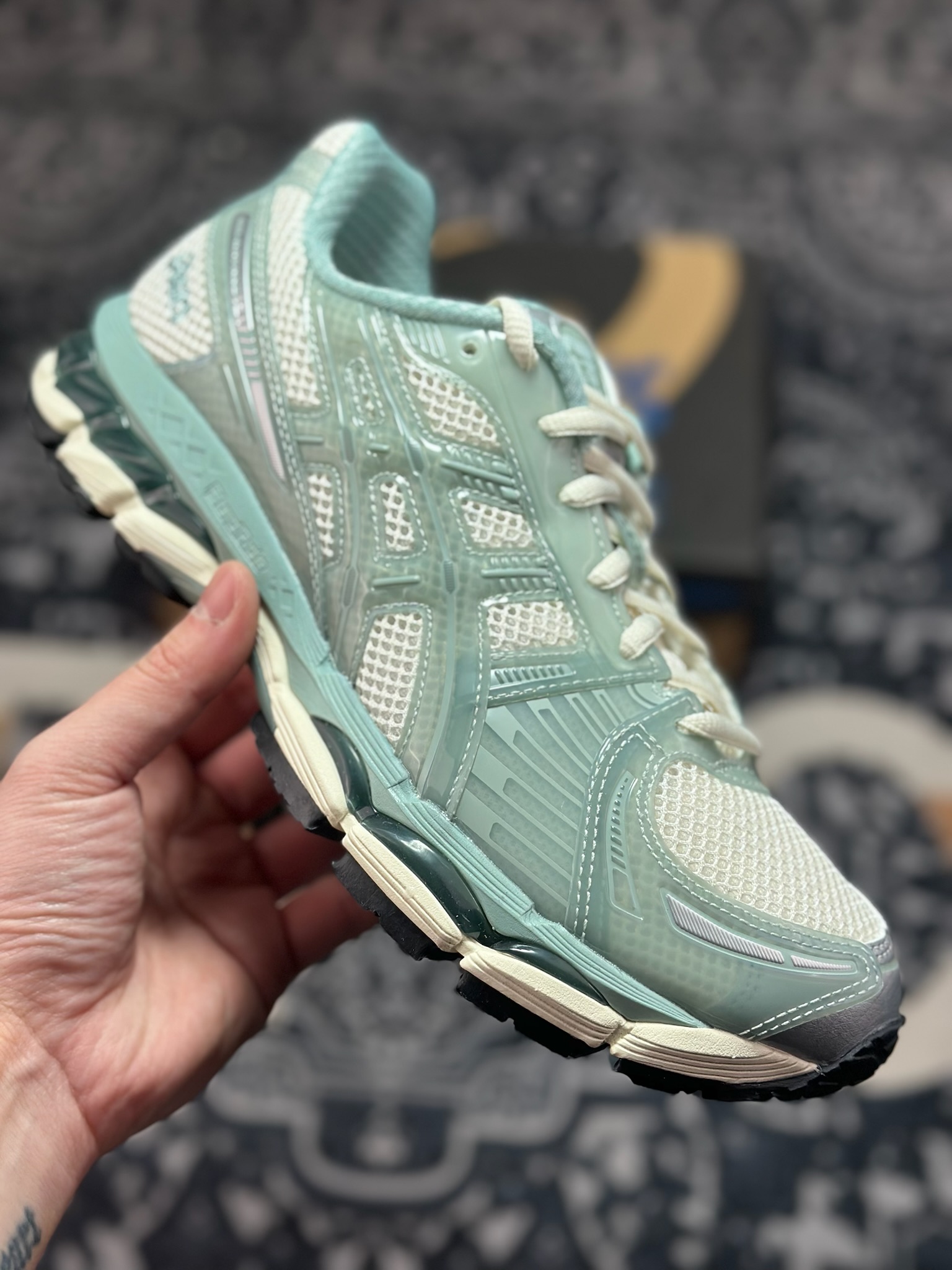 B6300 优选 原装级别 KITH x Asics 亚瑟士 GEL-Kayano 12.1 联名款低帮运动休闲跑步鞋 1203A675-100
