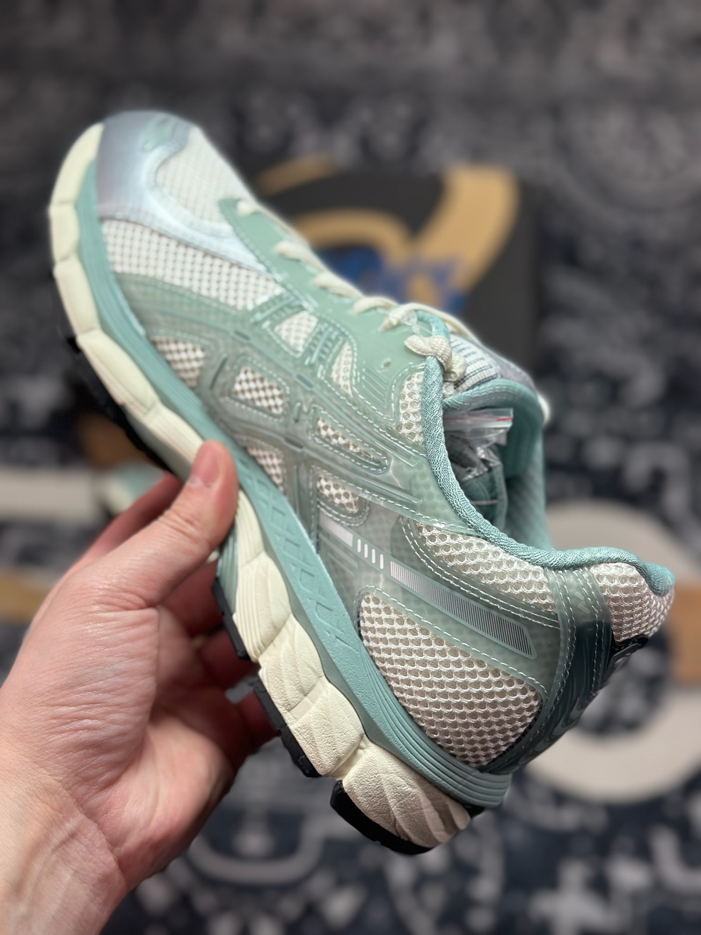 B6300 优选 原装级别 KITH x Asics 亚瑟士 GEL-Kayano 12.1 联名款低帮运动休闲跑步鞋 1203A675-100
