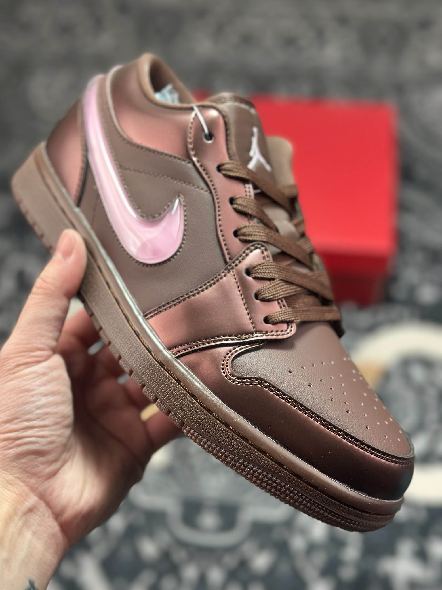 原装级别 Air Jordan 1 Low AJ1 乔1“情人节限定 巧克力” 低帮复古文化篮球鞋 IQ9787-262-Top High Quatity Cheap Sneakers Fashion Clothing Clothes Bags handbags Shoes of all Brand wholesale With The best Quality And Beautiful Price from China Factory Chinese suppliers wholesaler seller 原装级别 Air Jordan 1 Low AJ1 乔1“情人节限定 巧克力” 低帮复古文化篮球鞋 IQ9787-262