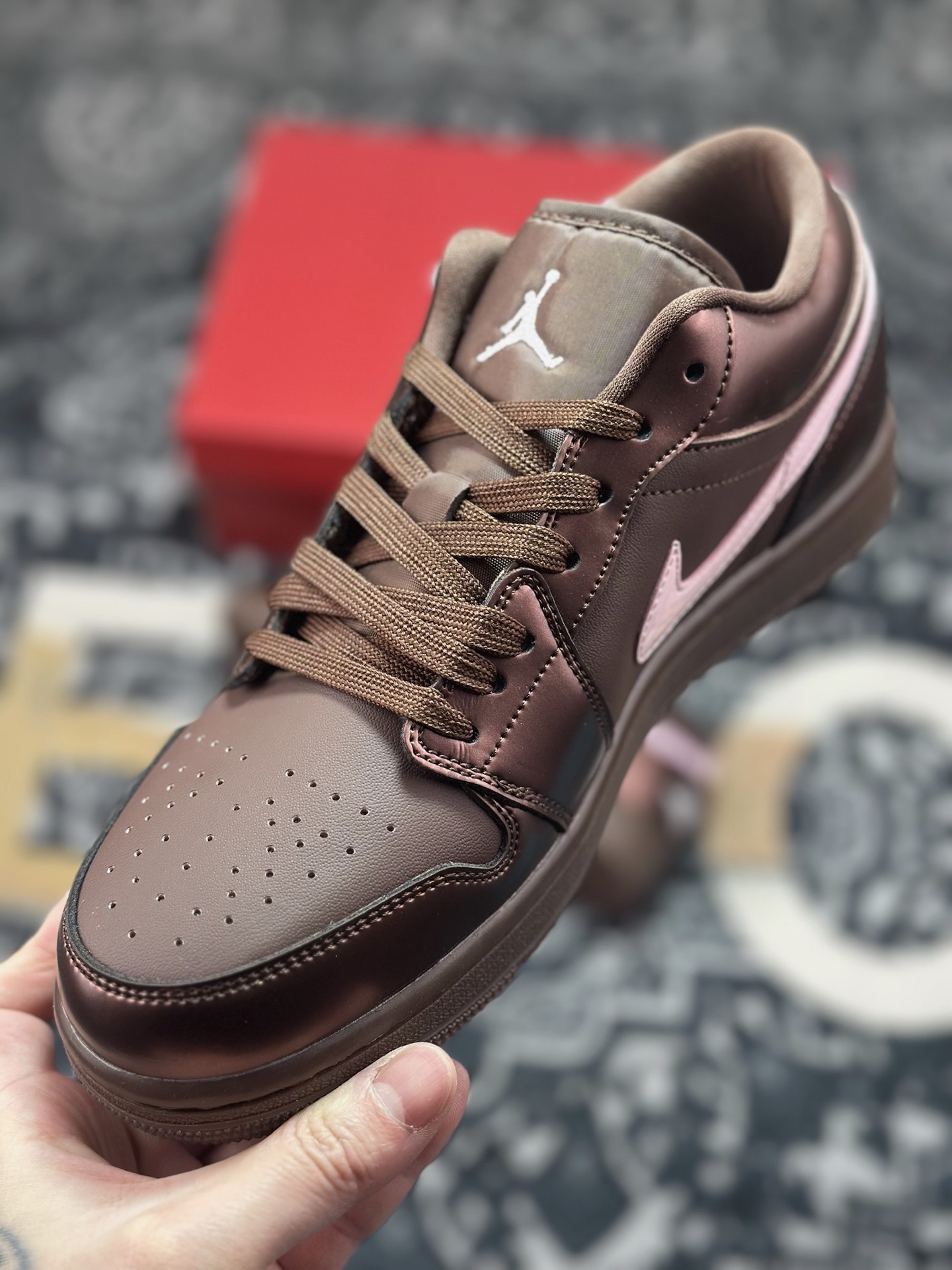 原装级别 Air Jordan 1 Low AJ1 乔1“情人节限定 巧克力” 低帮复古文化篮球鞋 IQ9787-262-Top High Quatity Cheap Sneakers Fashion Clothing Clothes Bags handbags Shoes of all Brand wholesale With The best Quality And Beautiful Price from China Factory Chinese suppliers wholesaler seller 原装级别 Air Jordan 1 Low AJ1 乔1“情人节限定 巧克力” 低帮复古文化篮球鞋 IQ9787-262