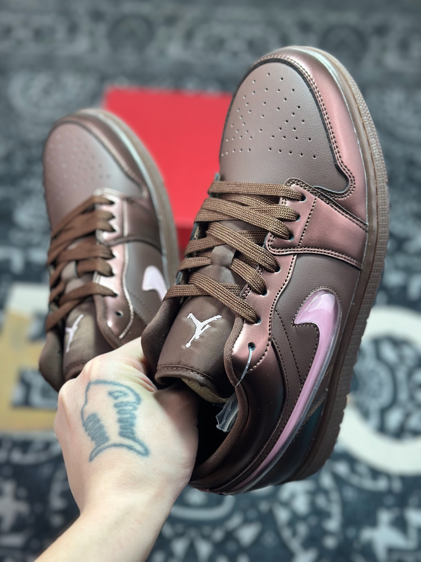 原装级别 Air Jordan 1 Low AJ1 乔1“情人节限定 巧克力” 低帮复古文化篮球鞋 IQ9787-262-Top High Quatity Cheap Sneakers Fashion Clothing Clothes Bags handbags Shoes of all Brand wholesale With The best Quality And Beautiful Price from China Factory Chinese suppliers wholesaler seller 原装级别 Air Jordan 1 Low AJ1 乔1“情人节限定 巧克力” 低帮复古文化篮球鞋 IQ9787-262