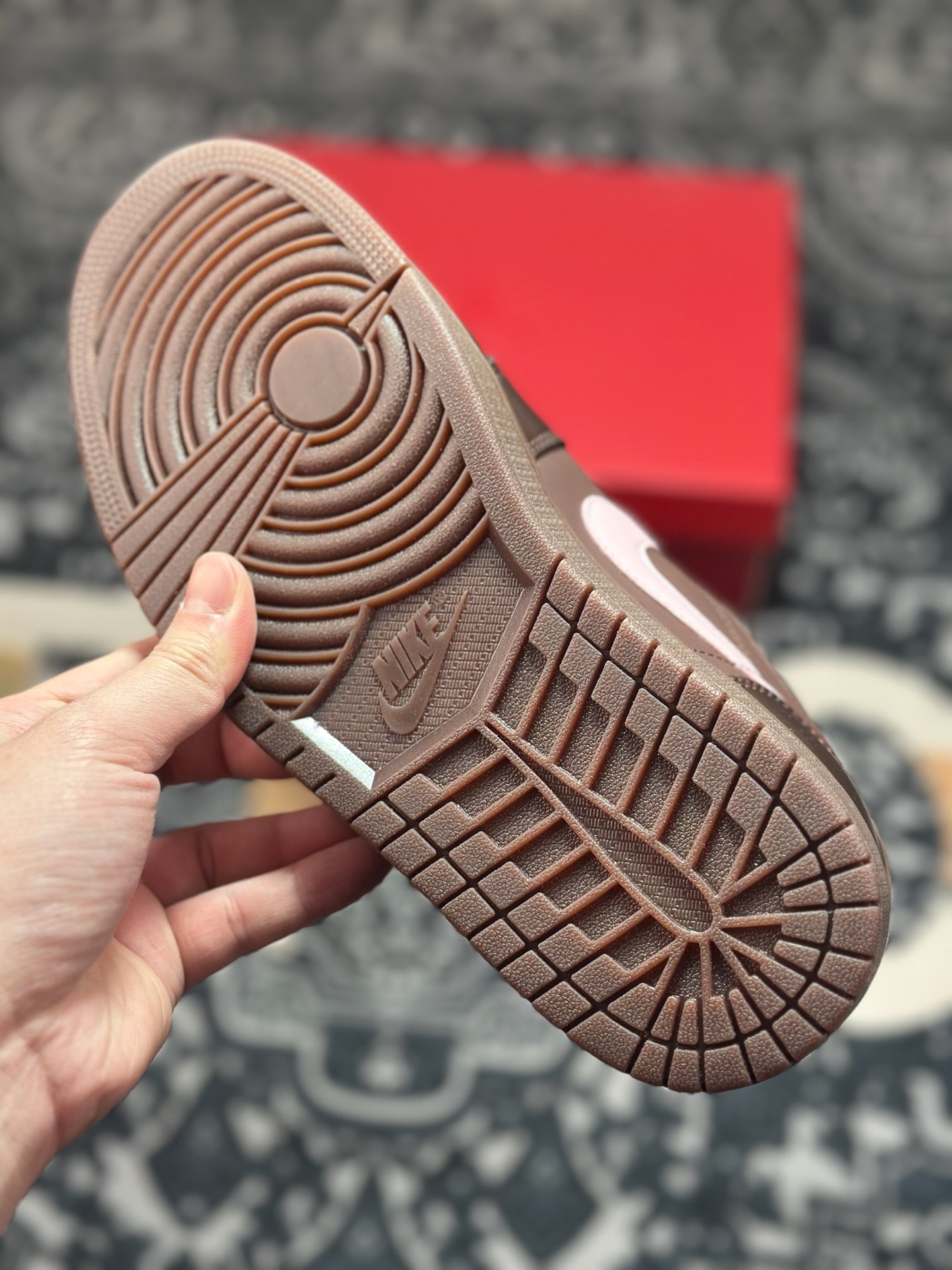 原装级别 Air Jordan 1 Low AJ1 乔1“情人节限定 巧克力” 低帮复古文化篮球鞋 IQ9787-262-Top High Quatity Cheap Sneakers Fashion Clothing Clothes Bags handbags Shoes of all Brand wholesale With The best Quality And Beautiful Price from China Factory Chinese suppliers wholesaler seller 原装级别 Air Jordan 1 Low AJ1 乔1“情人节限定 巧克力” 低帮复古文化篮球鞋 IQ9787-262