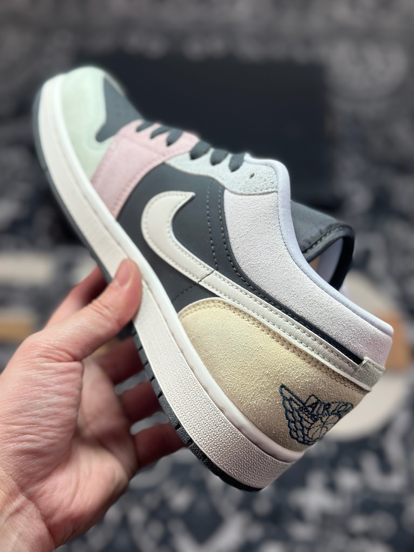 原装级别 Air Jordan 1 Low AJ1 乔1黑粉绿白勾 低帮复古文化篮球鞋 IB7109-004 原装级别 Air Jordan 1 Low AJ1 乔1黑粉绿白勾 低帮复古文化篮球鞋 IB7109-004