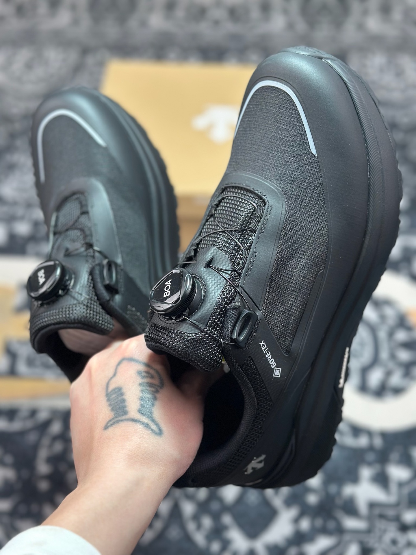 原装级别 迪桑特Descente Prime Wire GTX 2.0 黑色 户外时尚简约透气休闲运动鞋-Top High Quatity Cheap Sneakers Fashion Clothing Clothes Bags handbags Shoes of all Brand wholesale With The best Quality And Beautiful Price from China Factory Chinese suppliers wholesaler seller 原装级别 迪桑特Descente Prime Wire GTX 2.0 黑色 户外时尚简约透气休闲运动鞋