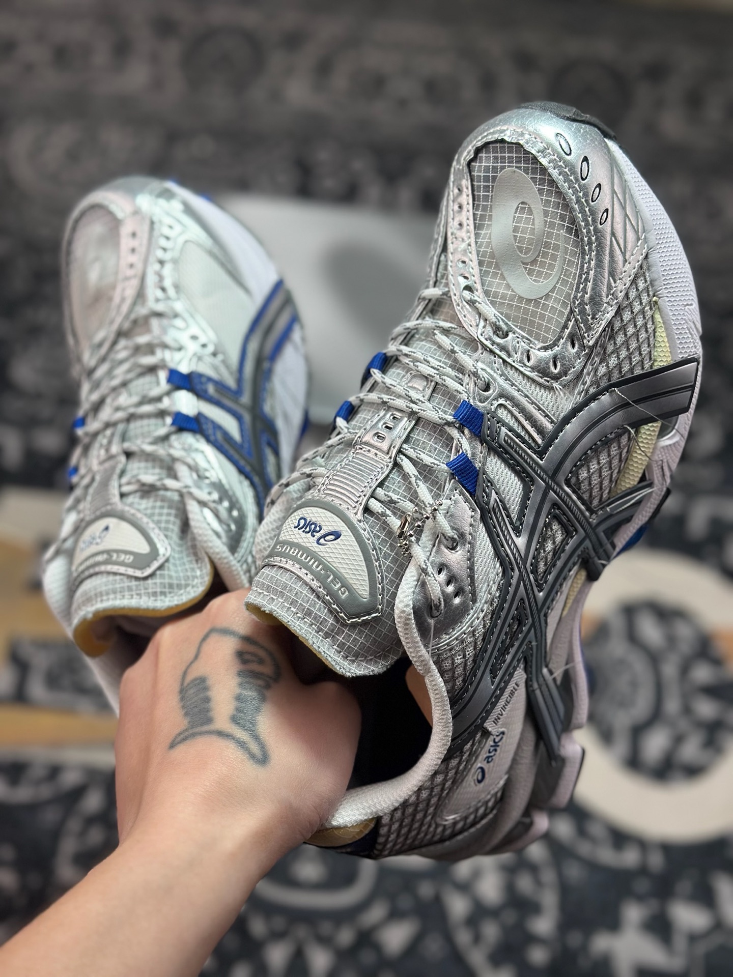 原装级别 INVINCIBLE x Asics Gel-Nimbus 10.1 银蓝色 亚瑟士复古先锋潮流拼接休闲跑步鞋 1203A814-021-Top High Quatity Cheap Sneakers Fashion Clothing Clothes Bags handbags Shoes of all Brand wholesale With The best Quality And Beautiful Price from China Factory Chinese suppliers wholesaler seller 原装级别 INVINCIBLE x Asics Gel-Nimbus 10.1 银蓝色 亚瑟士复古先锋潮流拼接休闲跑步鞋 1203A814-021