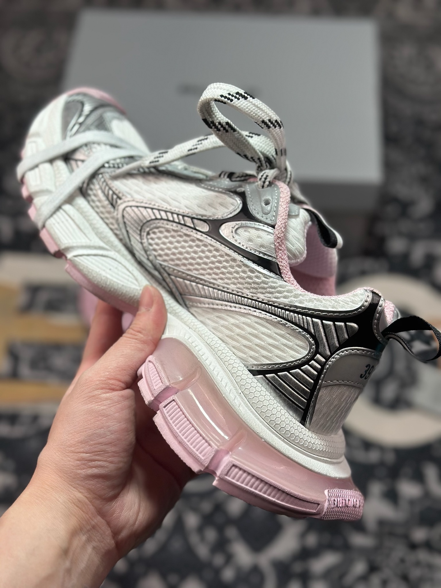 优选 原装级别 Balenciaga 巴黎世家 3XL Satin Bows 做旧复古老爹鞋 734734-Top High Quatity Cheap Sneakers Fashion Clothing Clothes Bags handbags Shoes of all Brand wholesale With The best Quality And Beautiful Price from China Factory Chinese suppliers wholesaler seller 优选 原装级别 Balenciaga 巴黎世家 3XL Satin Bows 做旧复古老爹鞋 734734